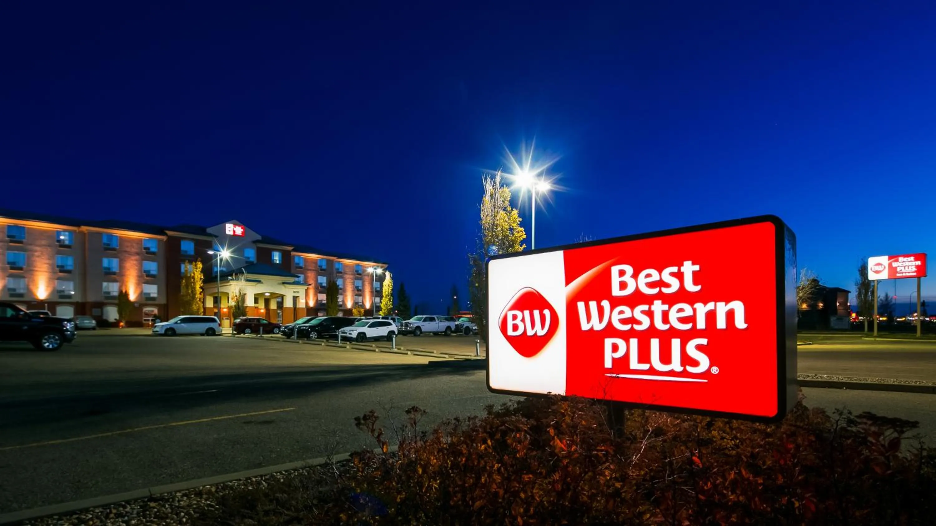 Property building in Best Western Plus Red Deer Inn & Suite