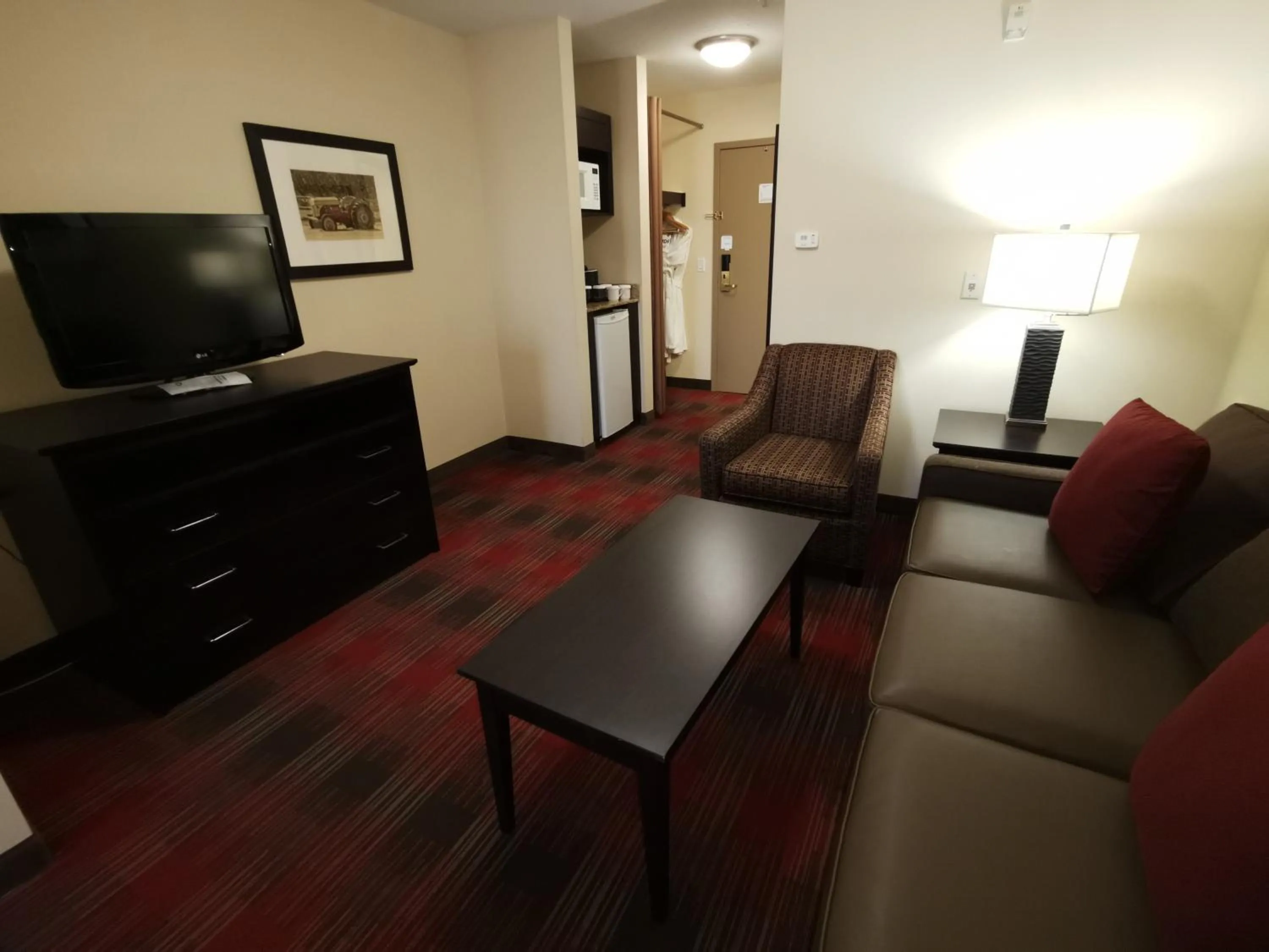 Seating area in Best Western Plus Red Deer Inn & Suite