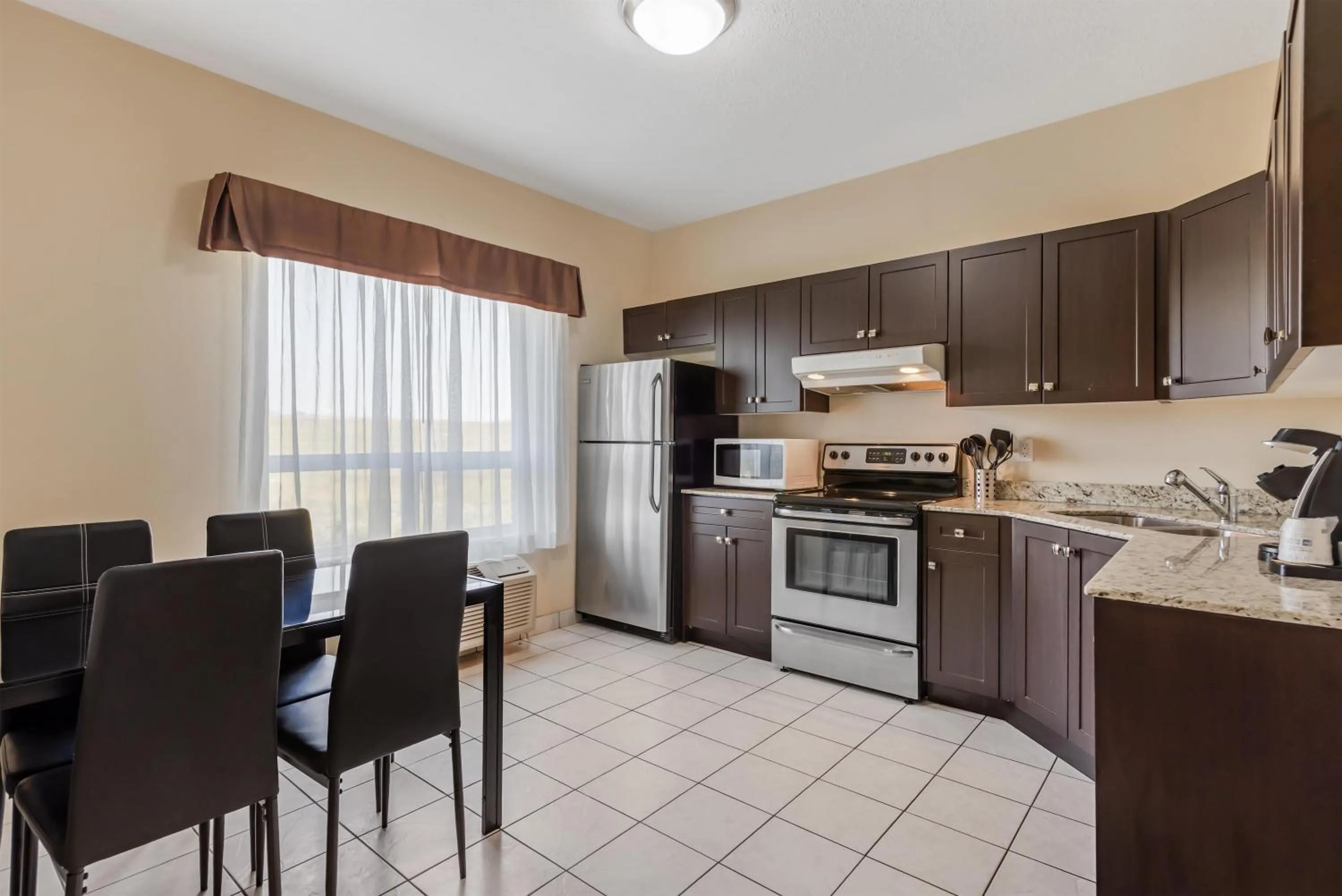 Bedroom in Best Western Plus Red Deer Inn & Suite