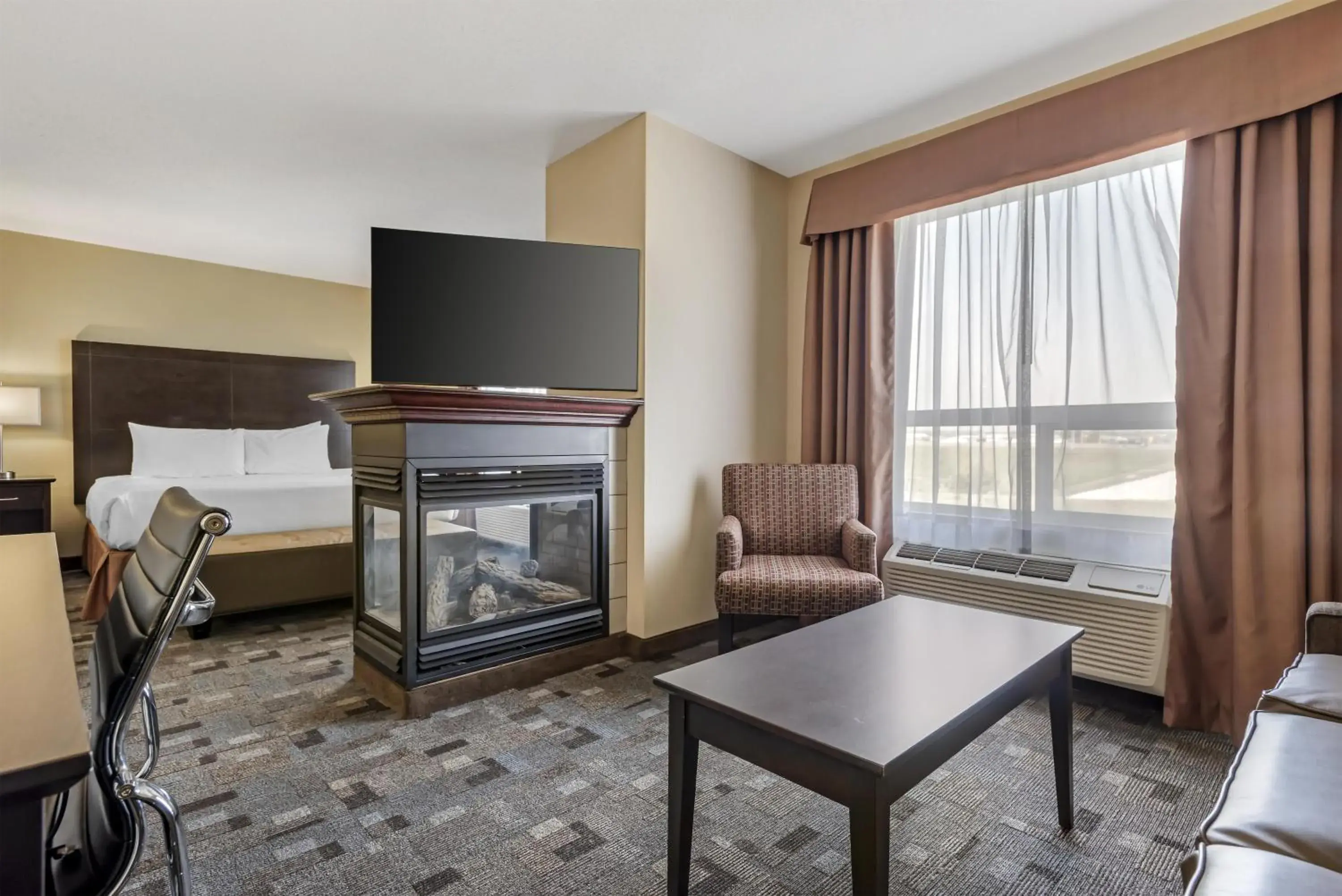 King Suite with Spa Bath and Fireplace in Best Western Plus Red Deer Inn & Suite King Suite with Spa Bath and Fireplace in Best Western Plus Red Deer Inn & Suite