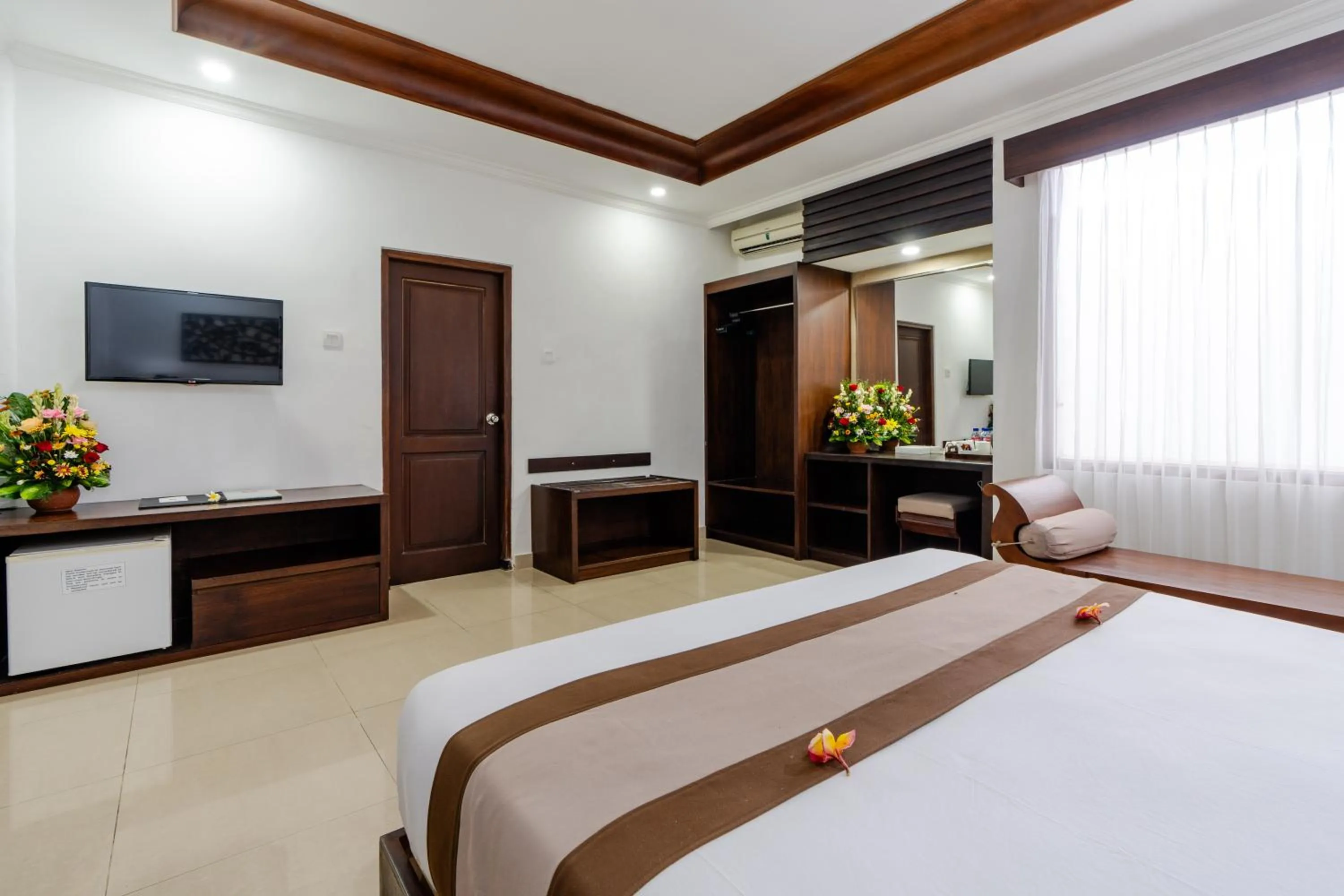 Bedroom, Bed in Dewi Sri Hotel