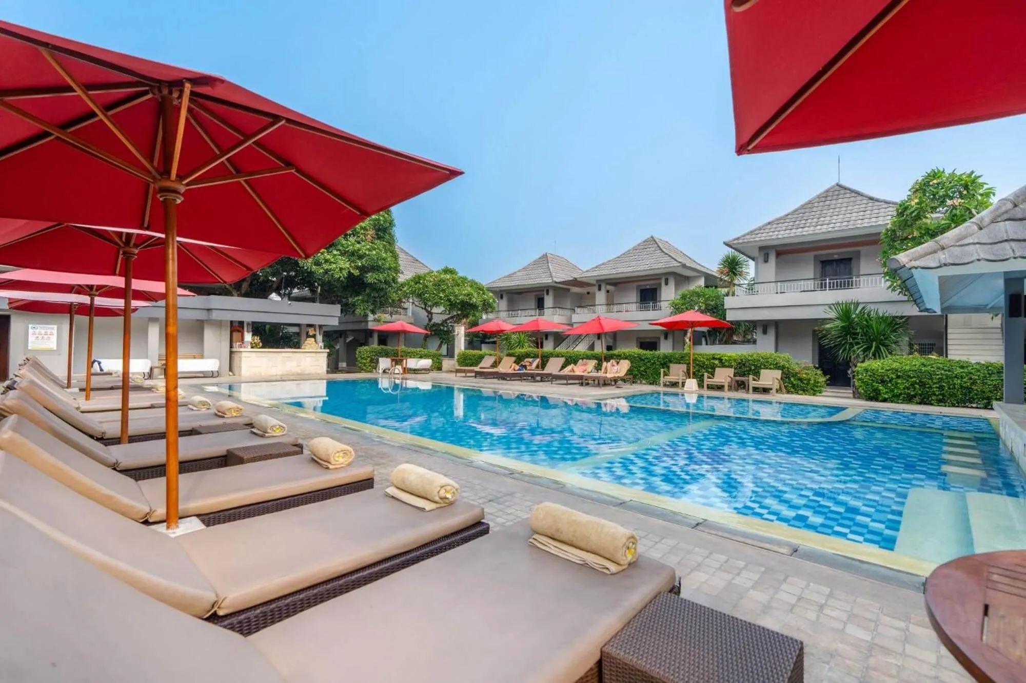 Swimming pool in Dewi Sri Hotel