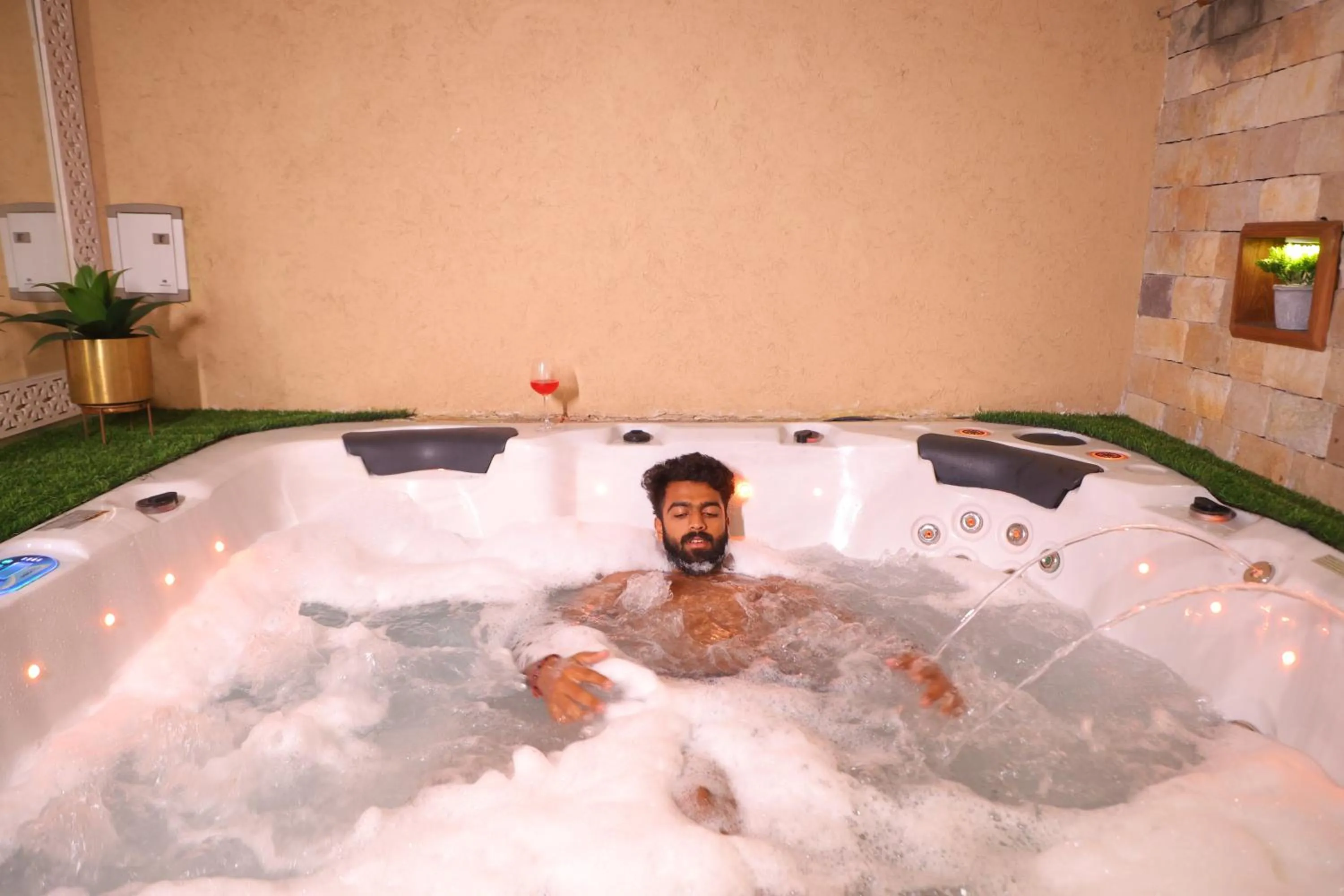 Hot Tub in Hotel Natraj Rishikesh