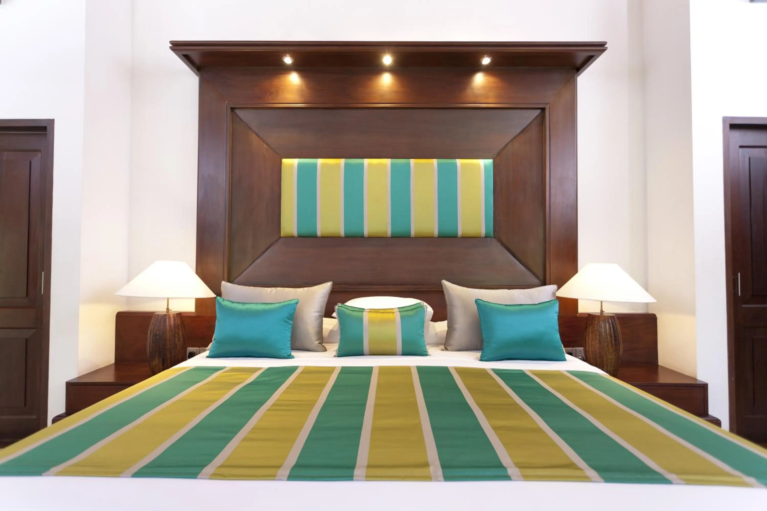 Bed in Amaya Lake Dambulla