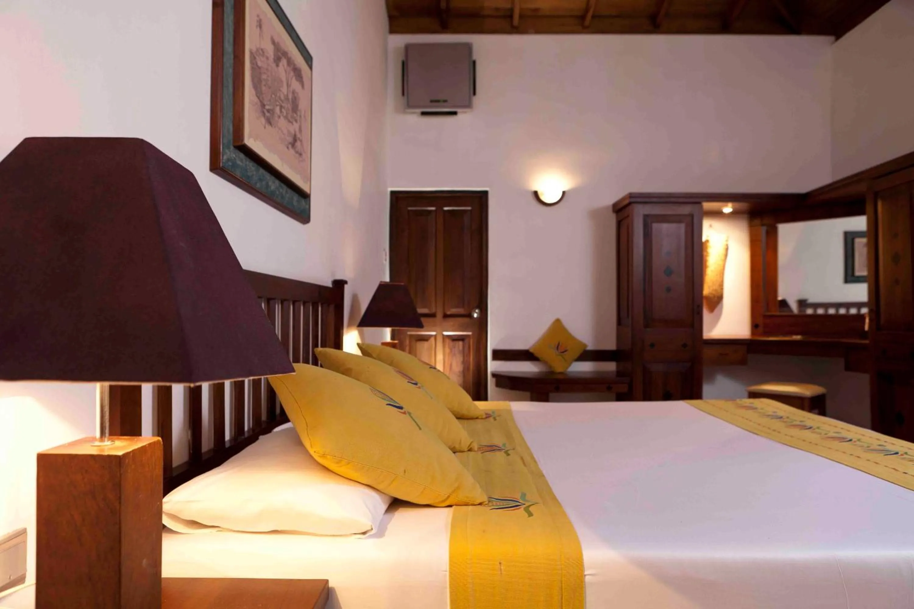 Photo of the whole room, Bed in Amaya Lake Dambulla