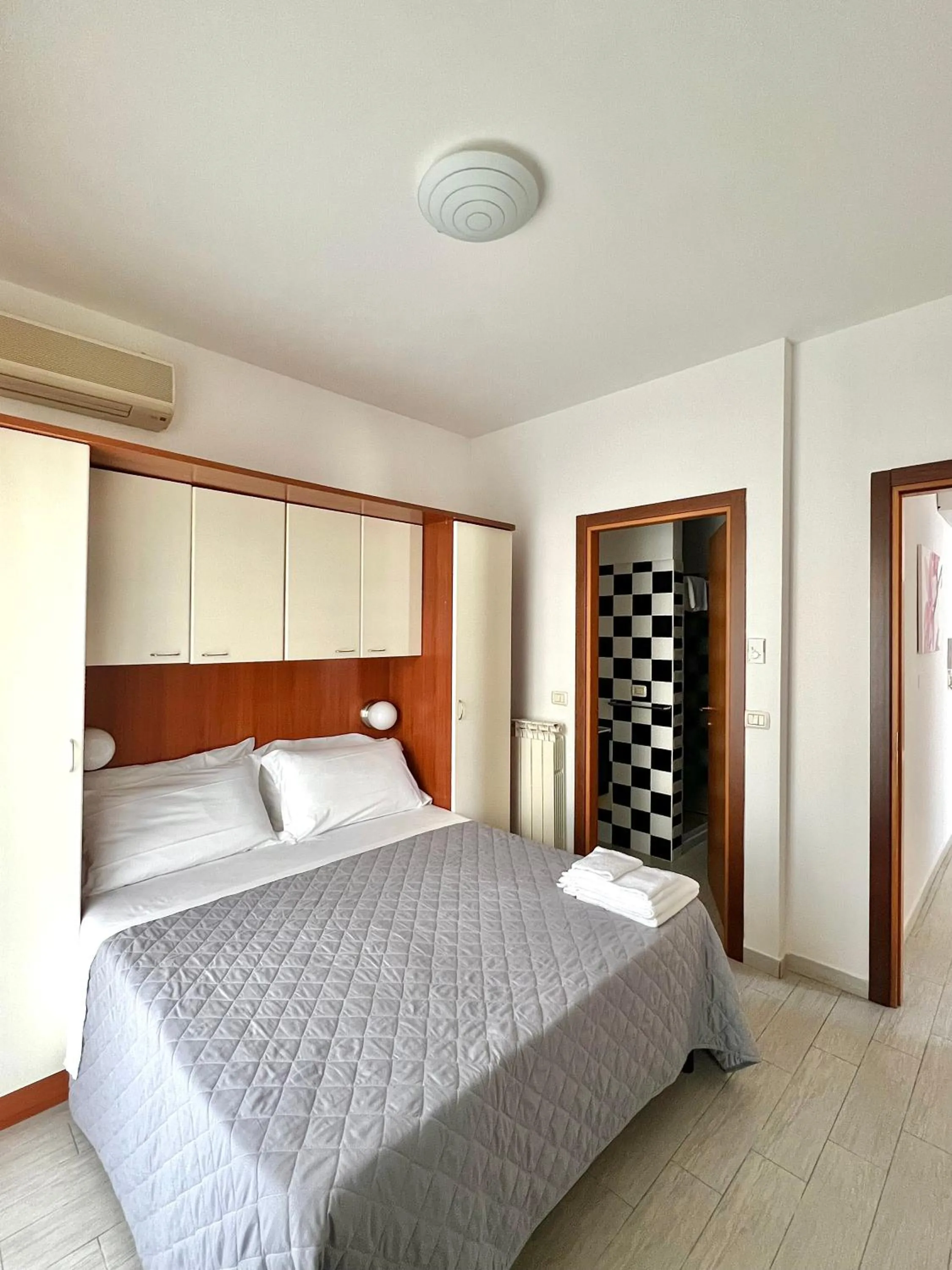 Bed in Residence I Girasoli