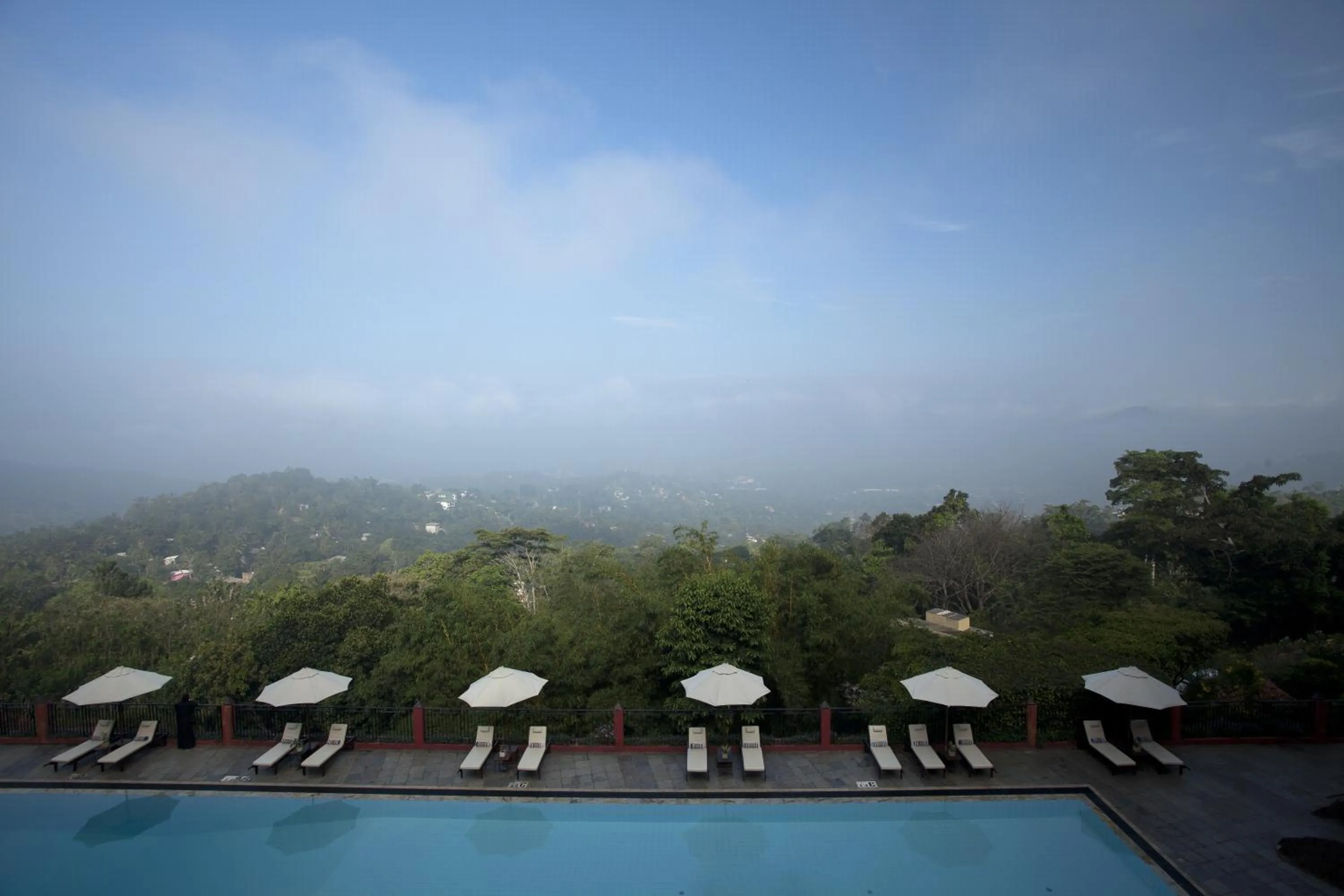 Swimming pool in Amaya Hills Kandy