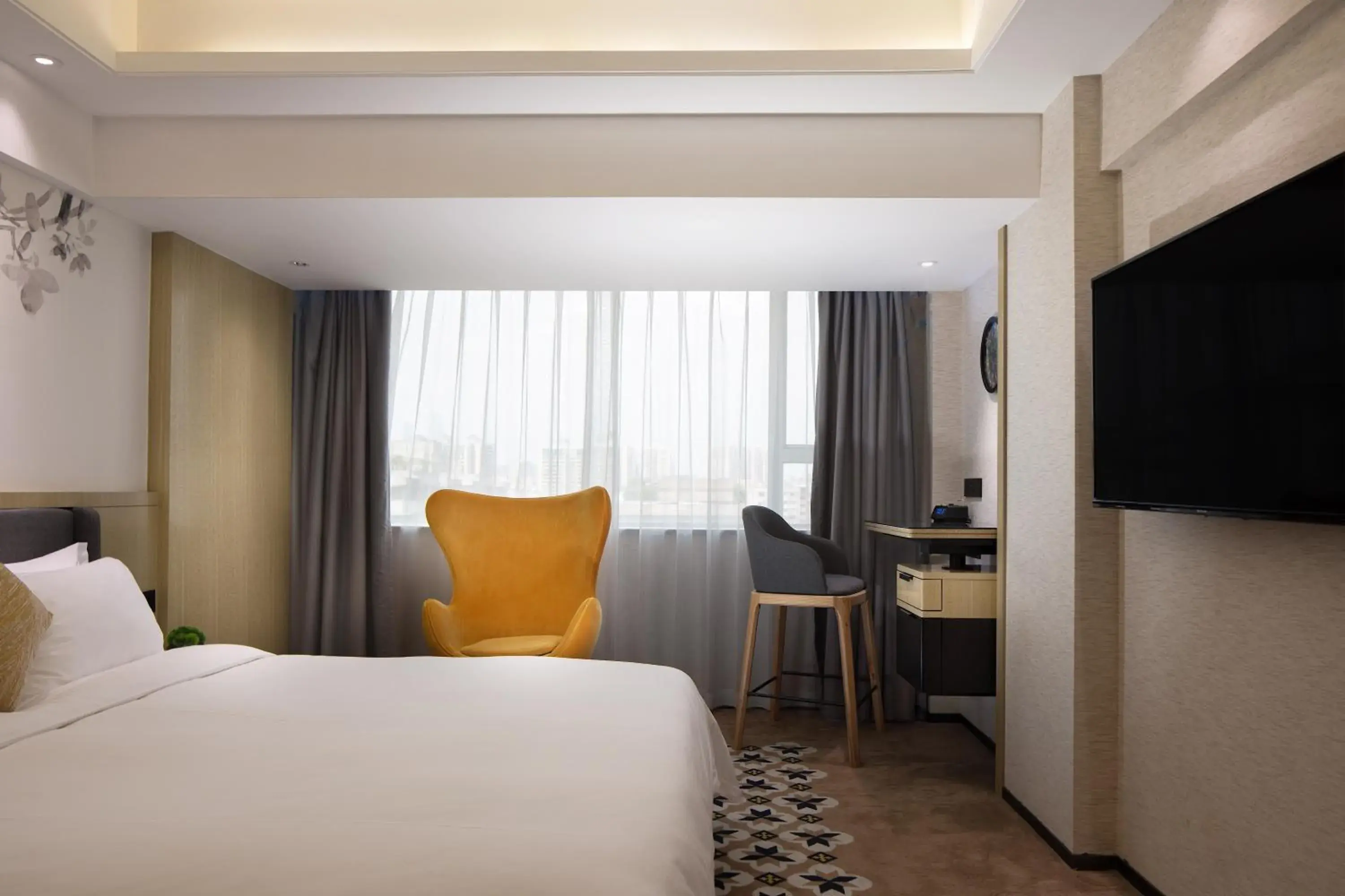 Executive Kingbed Room in Paco Hotel Guangzhou Jiangtai Road Metro Branch - Free Shuttle Bus For Canton Fair And Subway Station Nearby Executive Kingbed Room in Paco Hotel Guangzhou Jiangtai Road Metro Branch - Free Shuttle Bus For Canton Fair And Subway Station Nearby