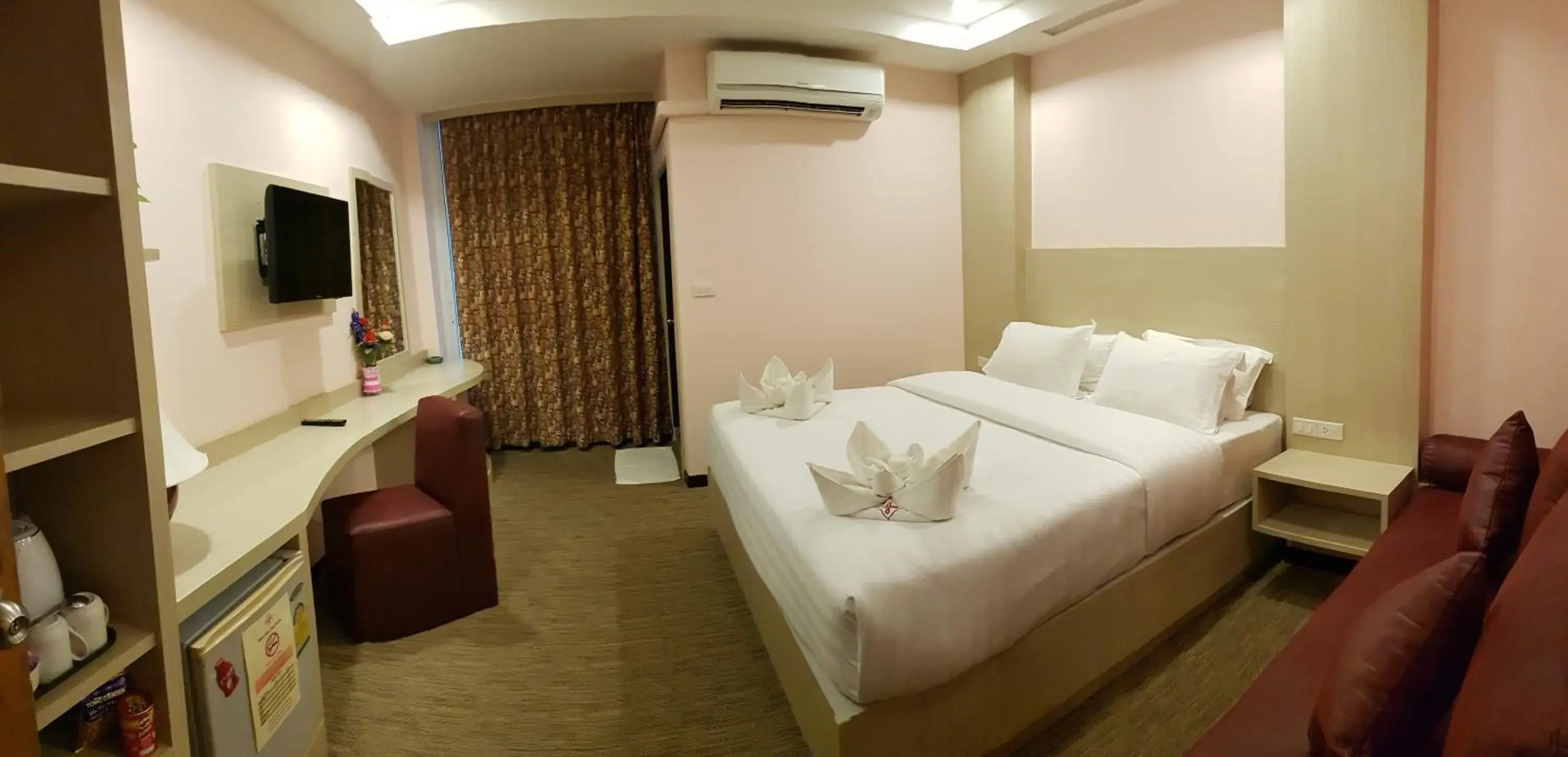 Deluxe Double or Twin Room in Hotel Romeo Palace Pattaya Deluxe Double or Twin Room in Hotel Romeo Palace Pattaya