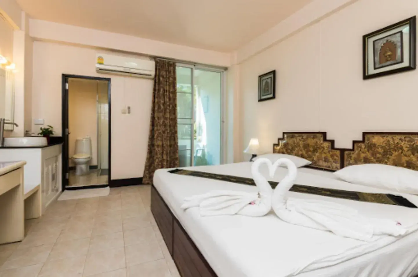 Superior Double or Twin Room with Pool View in Hotel Romeo Palace Pattaya Superior Double or Twin Room with Pool View in Hotel Romeo Palace Pattaya