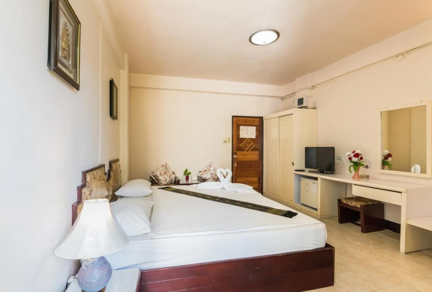 Bed in Hotel Romeo Palace Pattaya