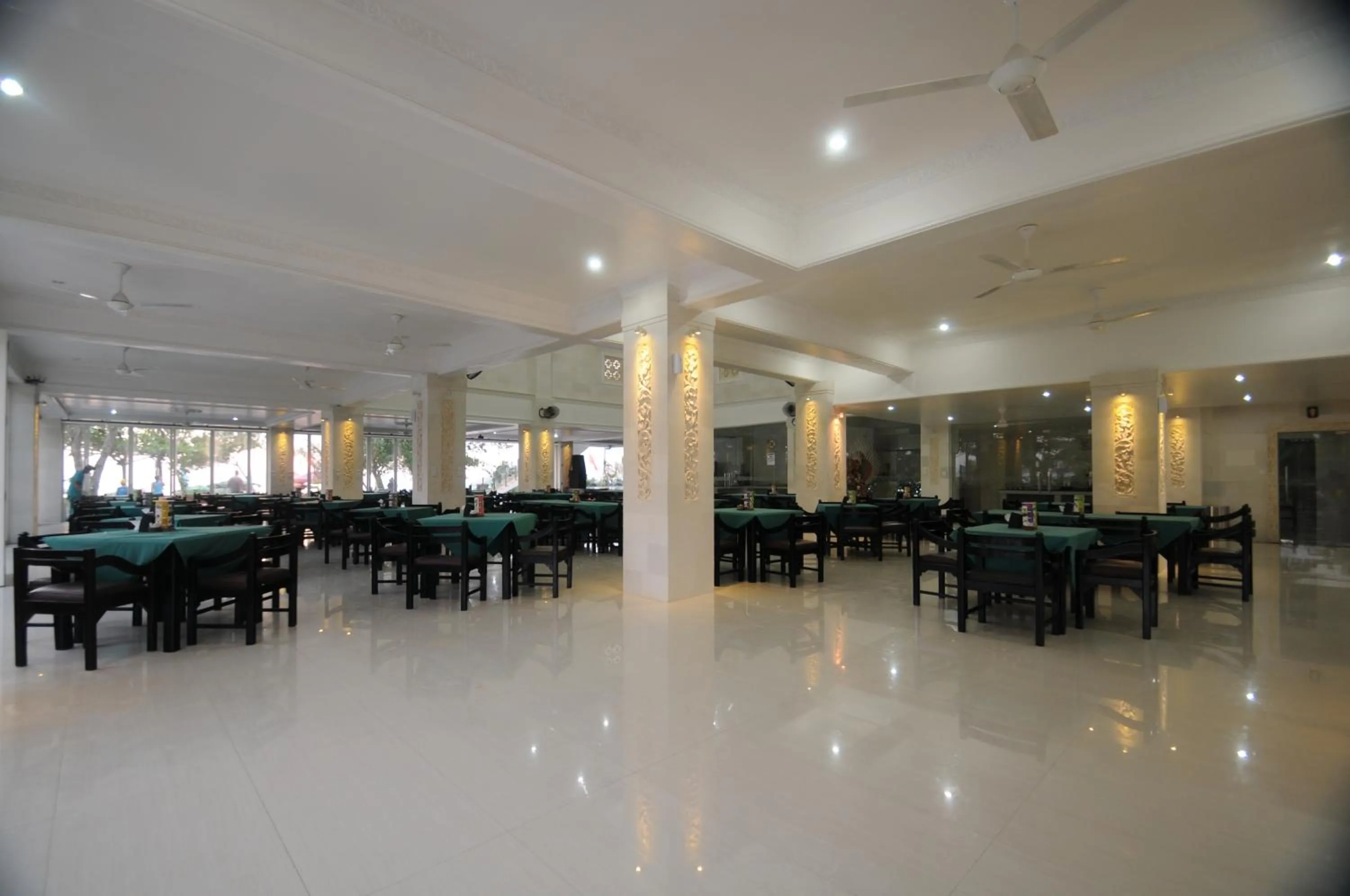 Restaurant/places to eat in Melasti Beach Resort & Spa Legian