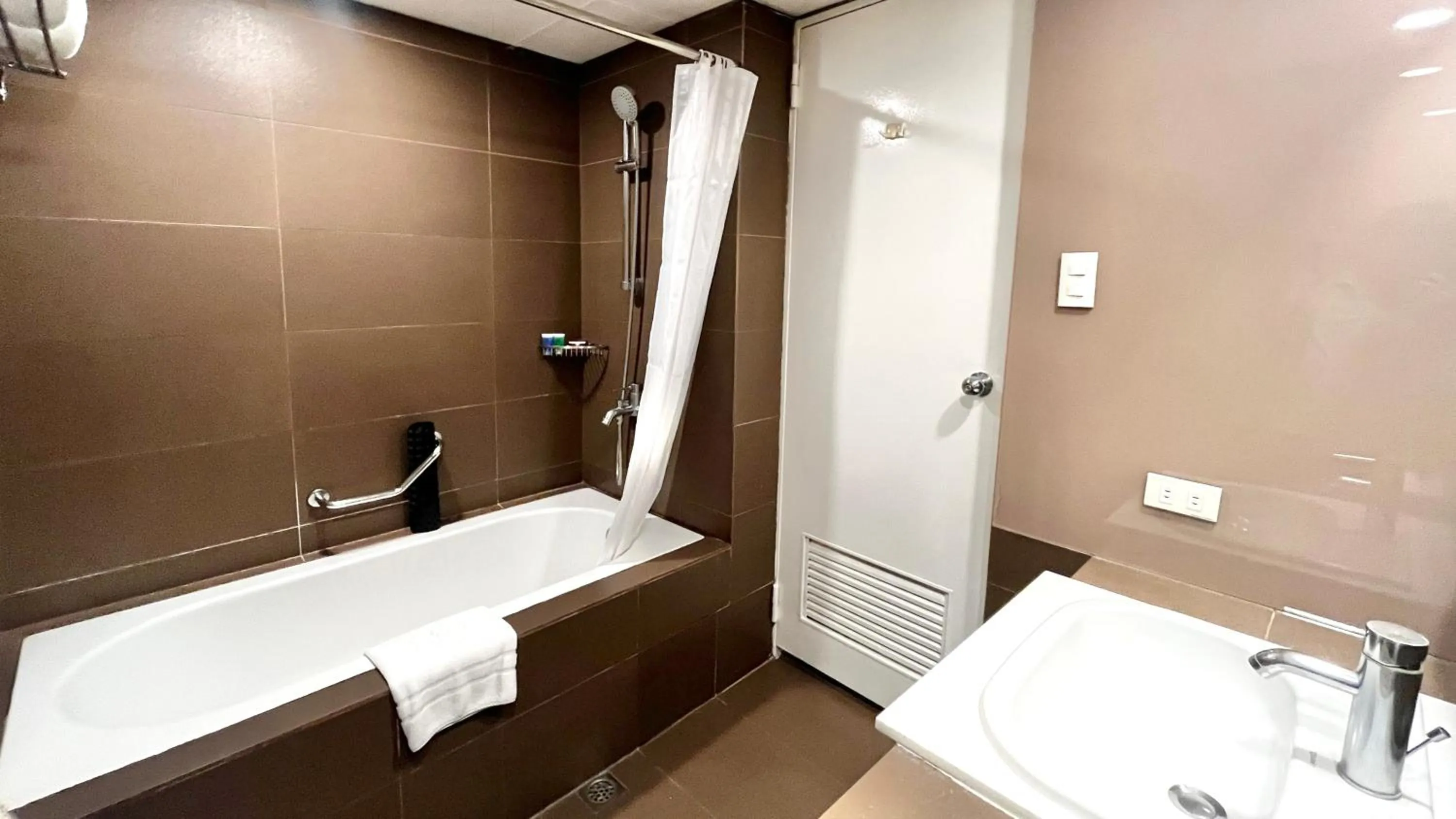 Toilet in Riviera Mansion Hotel