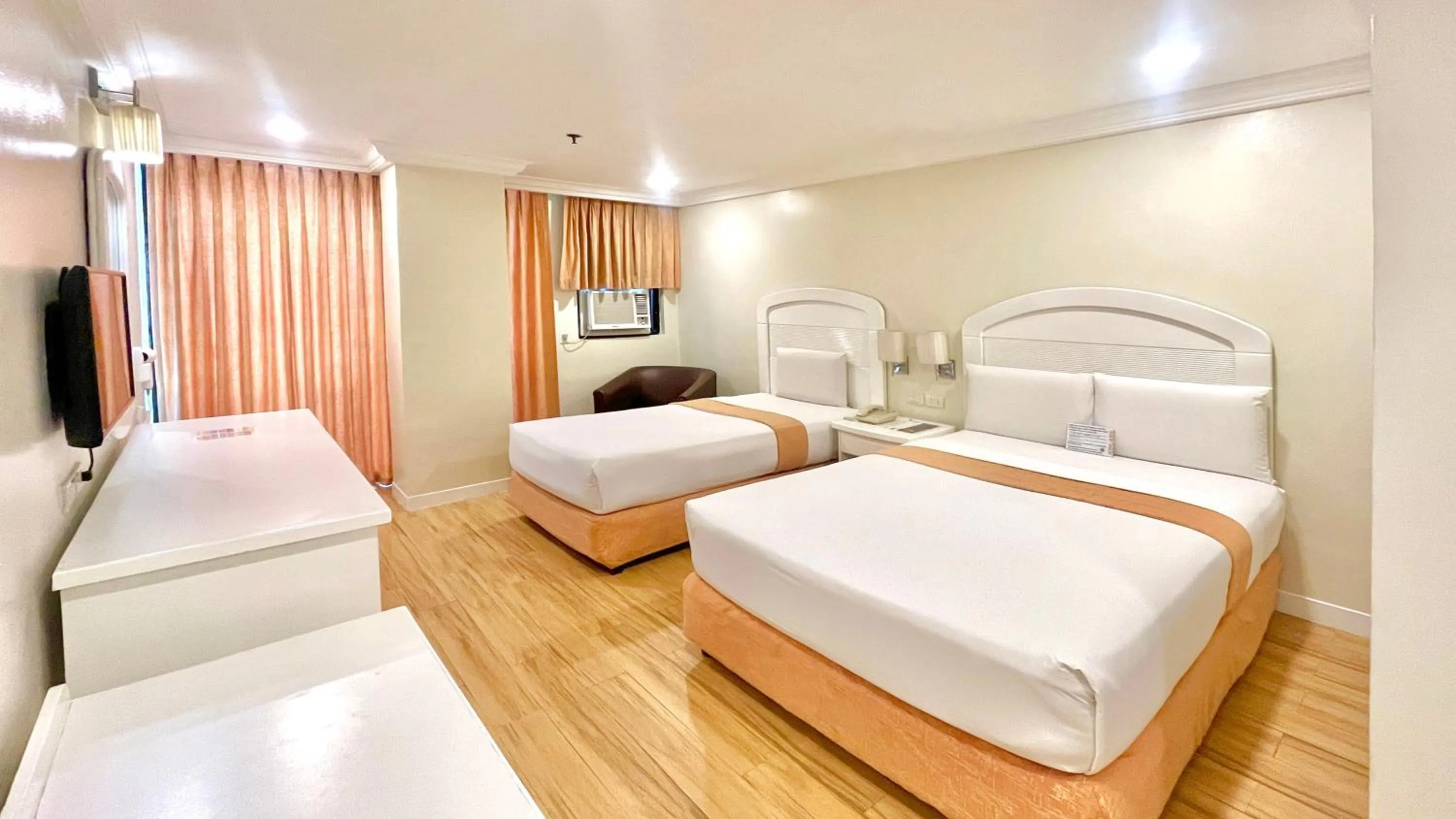 Bed in Riviera Mansion Hotel