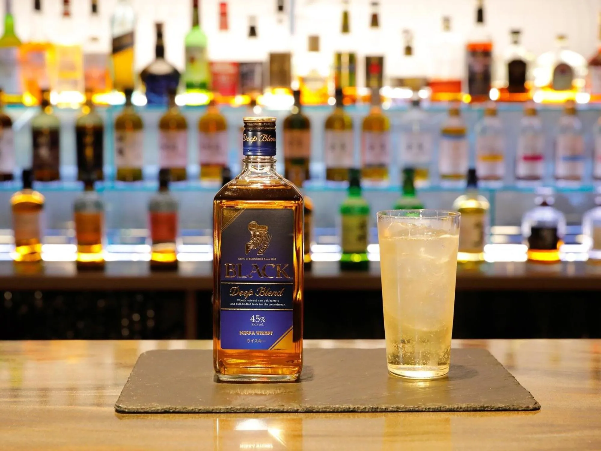 Lounge or bar in ANA Crowne Plaza Chitose by IHG