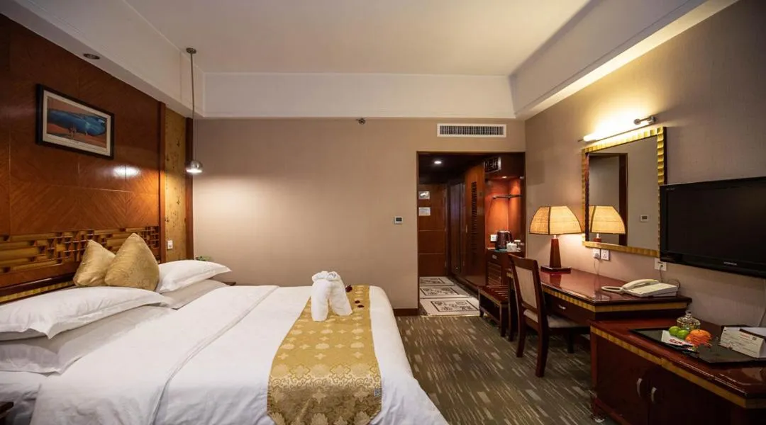 Bed in Kunming Golden Spring Hotel