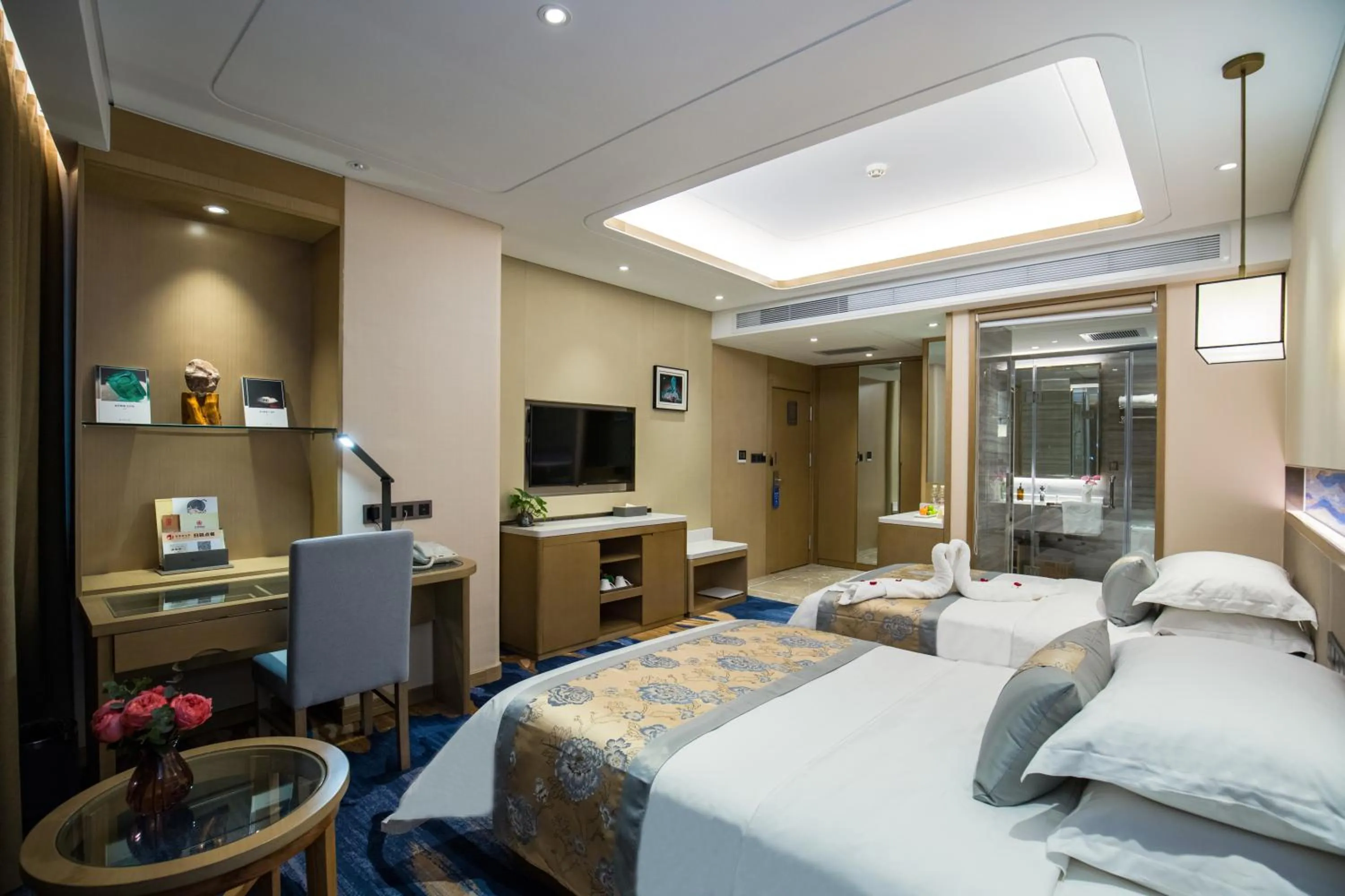 Bed in Kunming Golden Spring Hotel