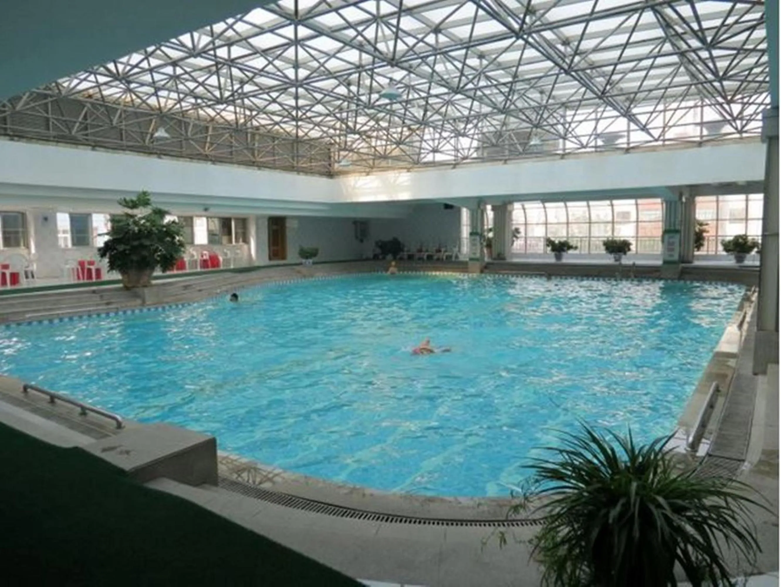 Swimming pool in Kunming Golden Spring Hotel
