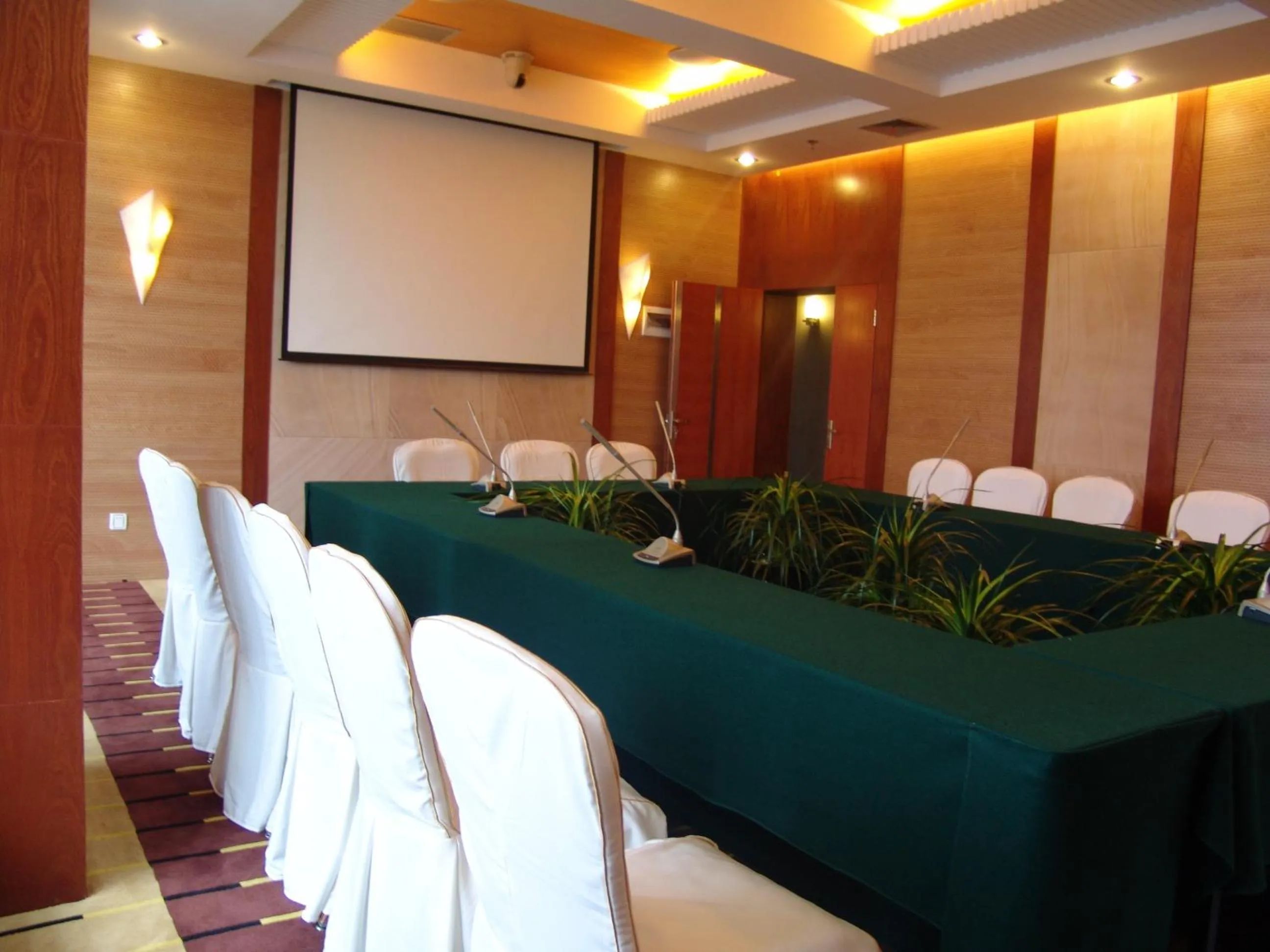 Business facilities in Kunming Golden Spring Hotel