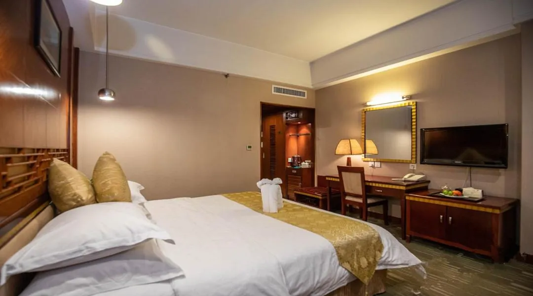 Bed in Kunming Golden Spring Hotel