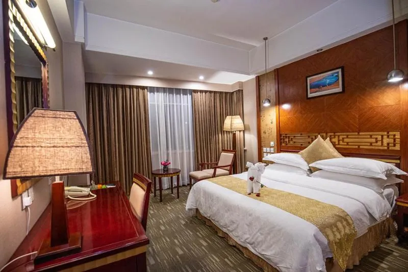 Bed in Kunming Golden Spring Hotel