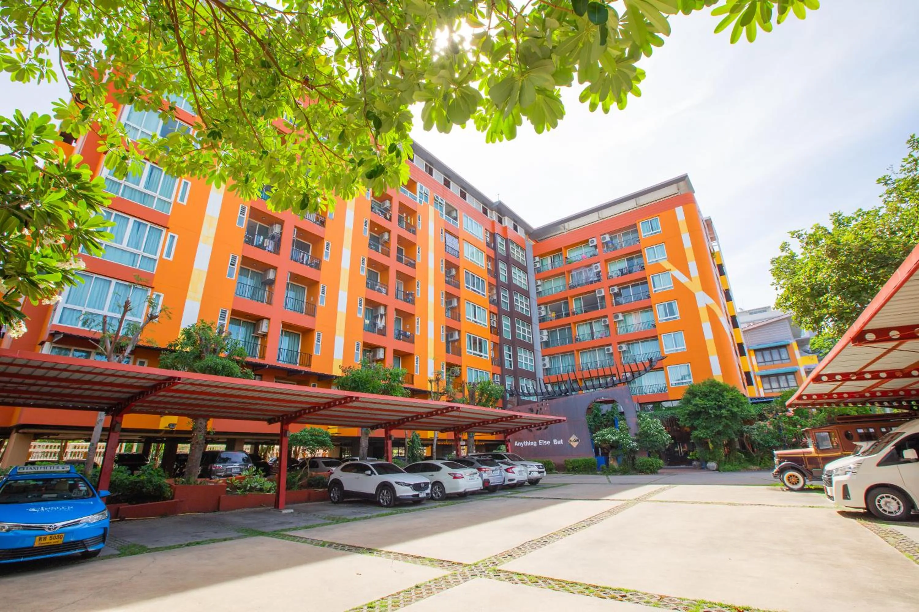 Parking in MeStyle Place Hotel