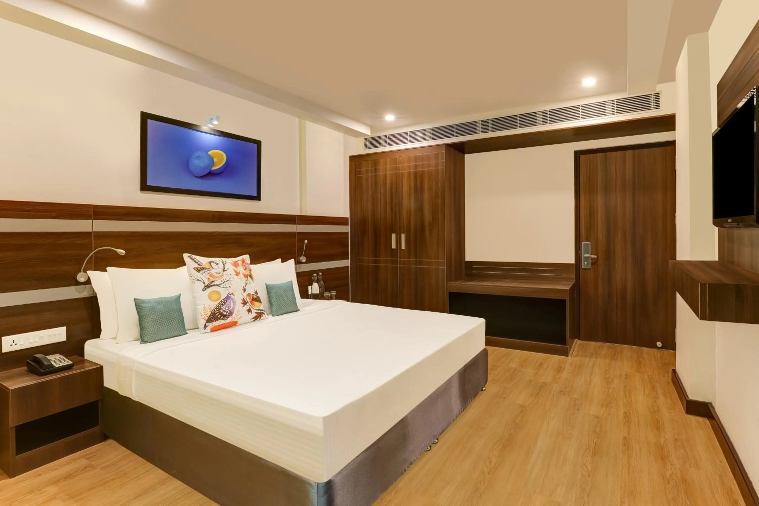 Bed in Lemon Tree Hotel, Port Blair Near to Airport