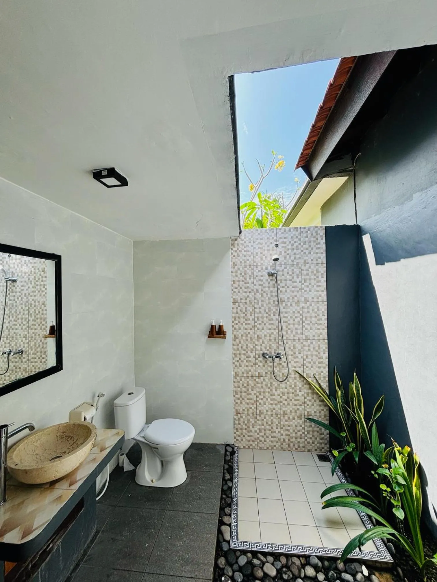 Shower in Singabu Bungalows