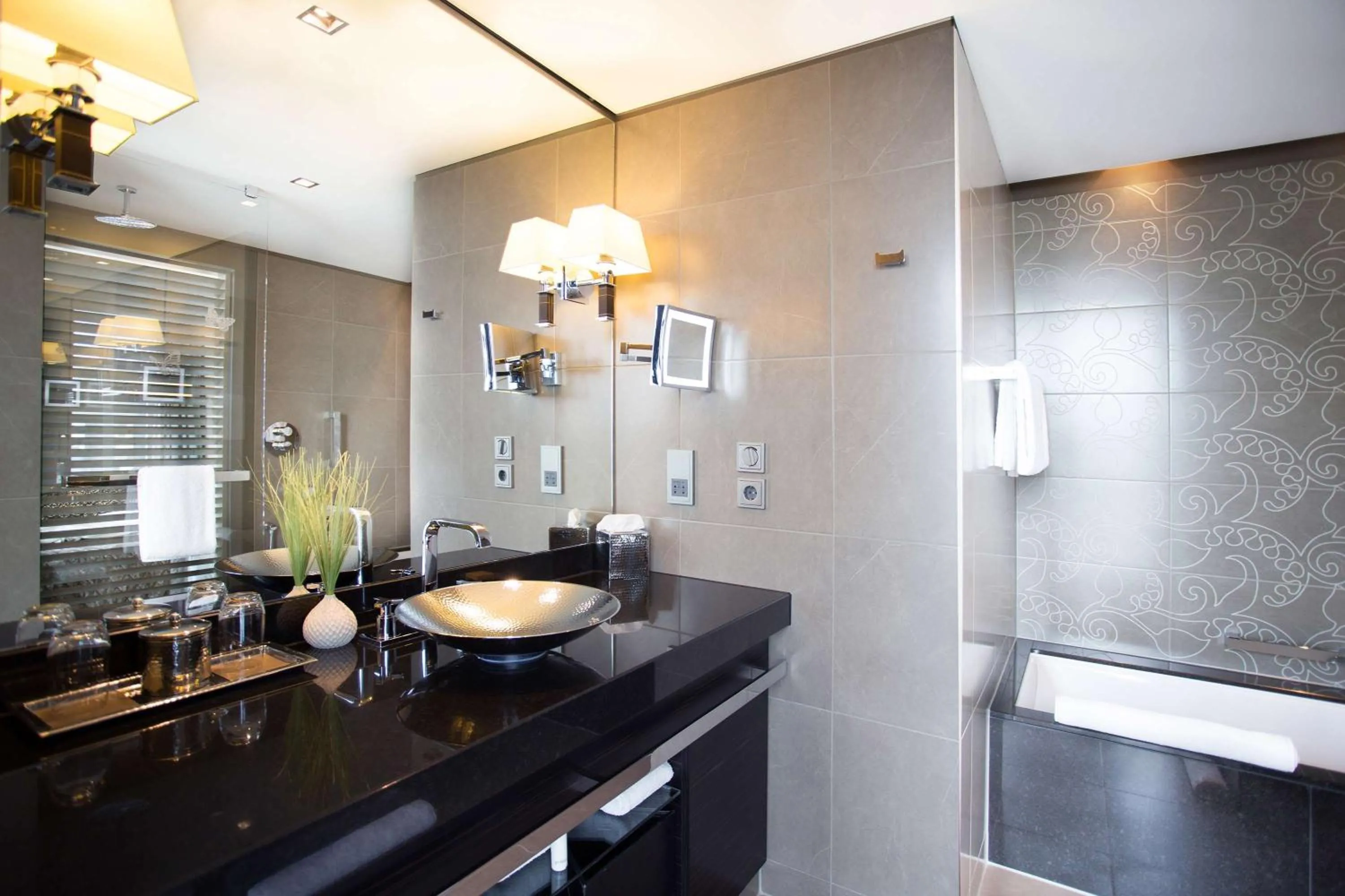 Bathroom in Hyatt Regency Dusseldorf