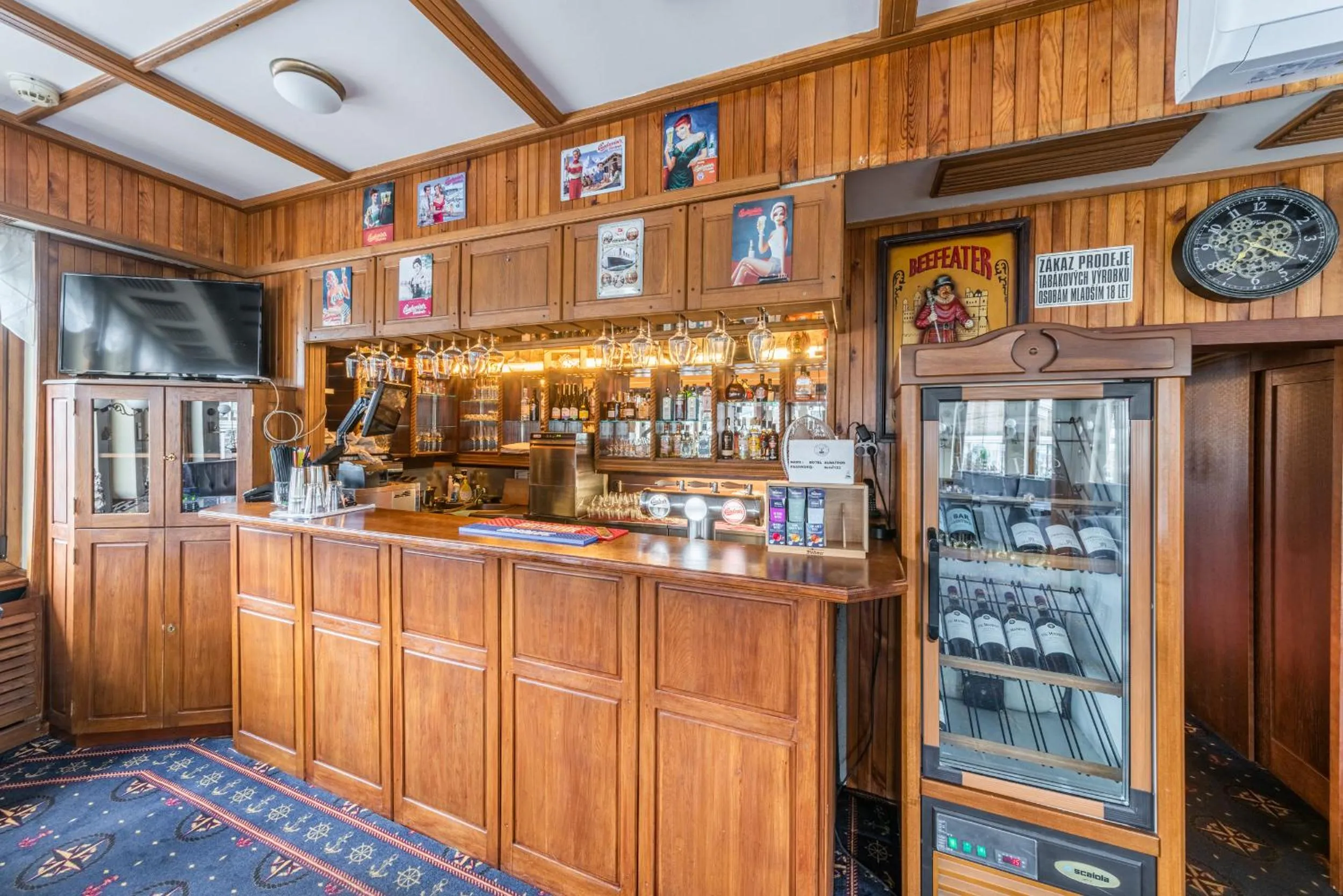 Restaurant/places to eat in Botel Albatros