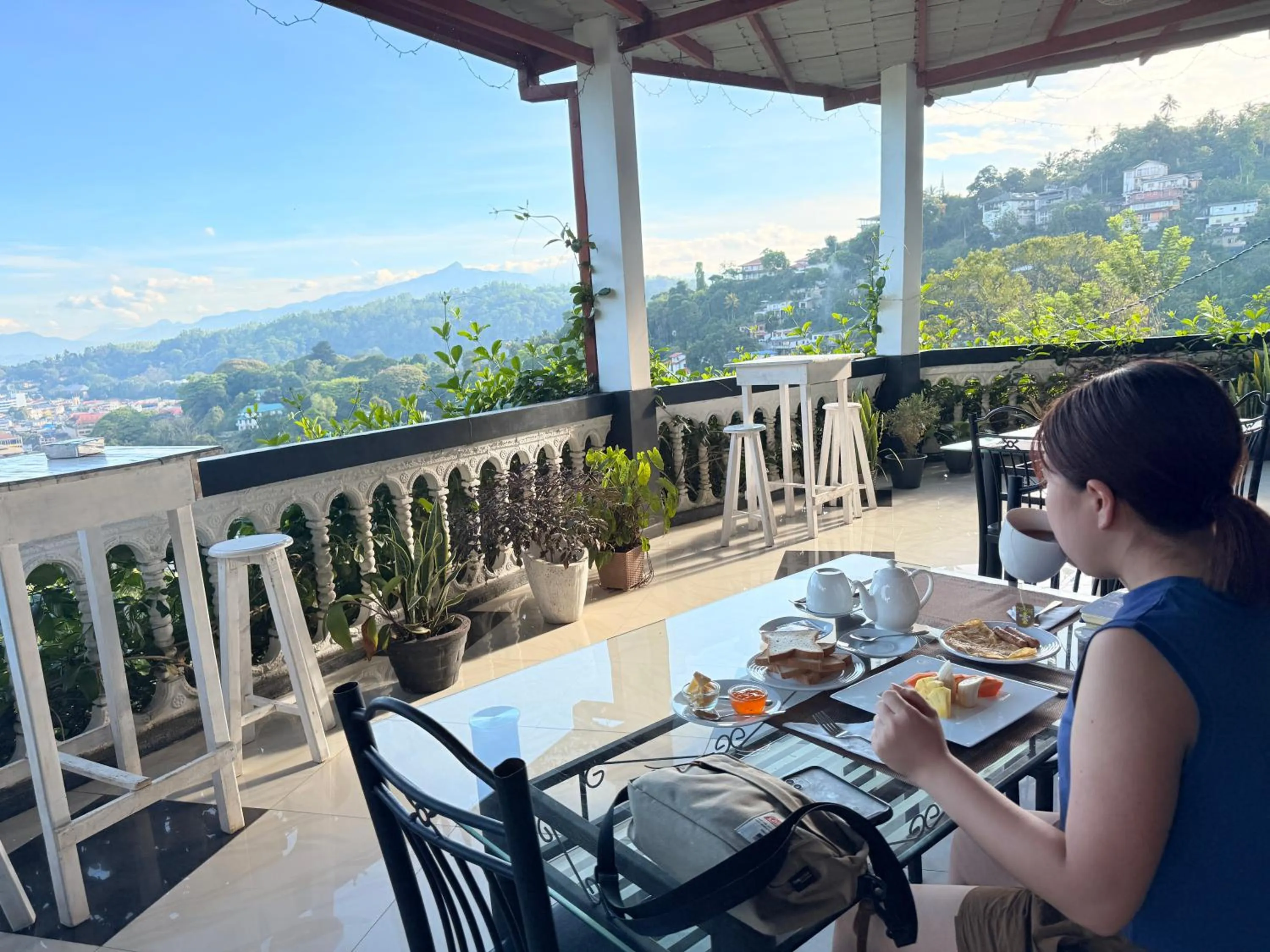 Restaurant/places to eat in Mount Palace