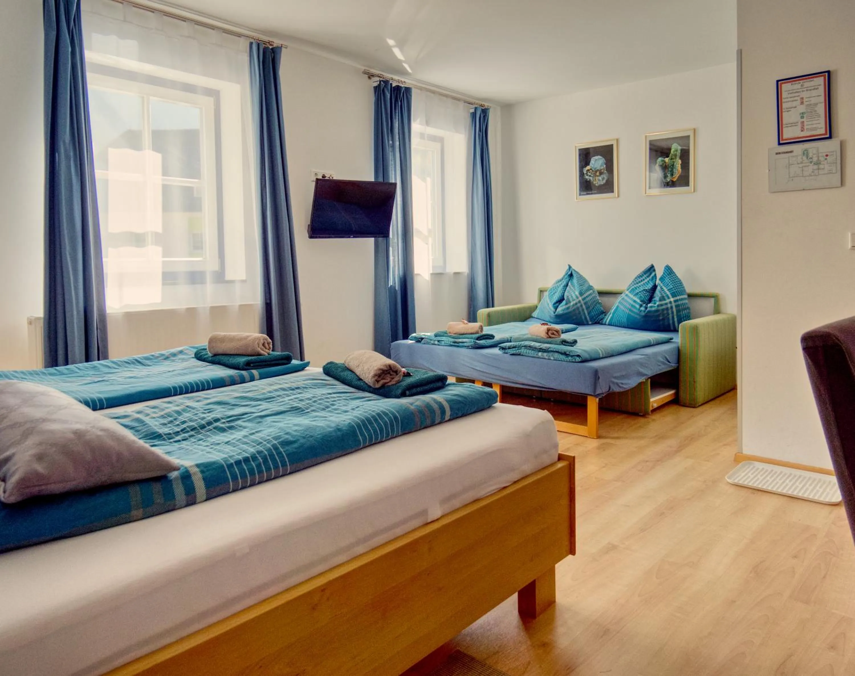 Photo of the whole room, Bed in Gasthof zum Postwirt