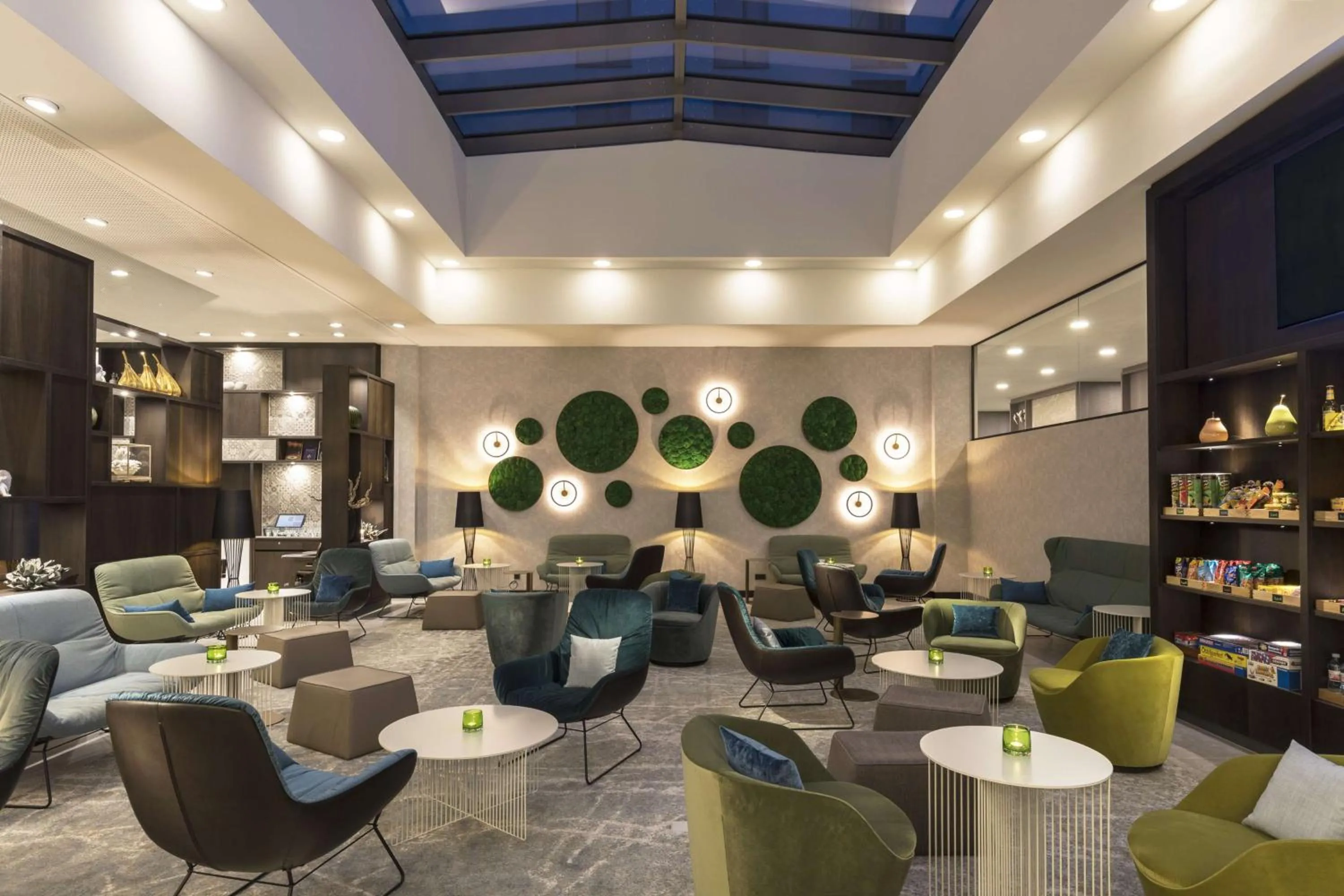 Lobby or reception in Hyatt Place Frankfurt Airport
