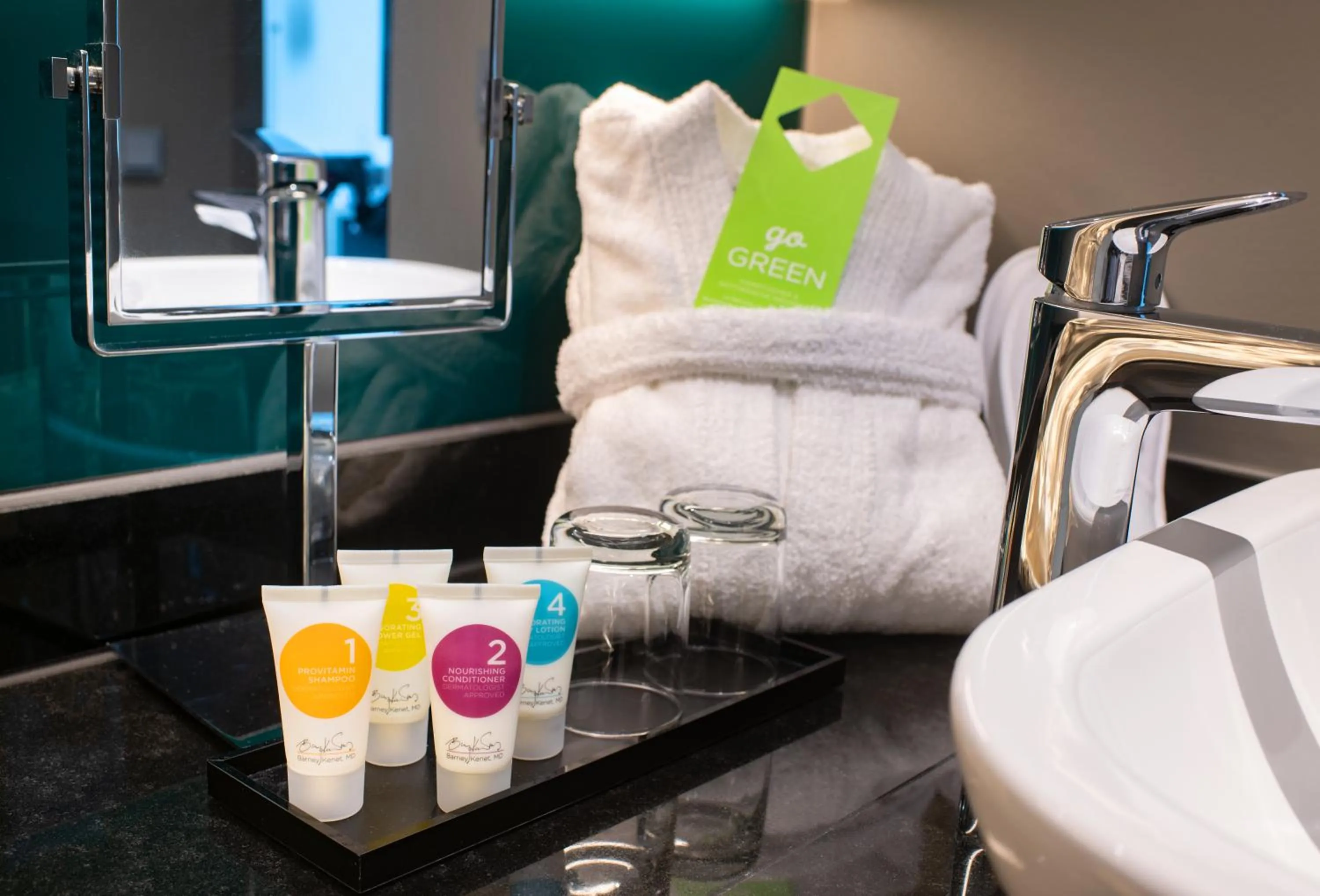 Bathroom in Hyatt Place Frankfurt Airport