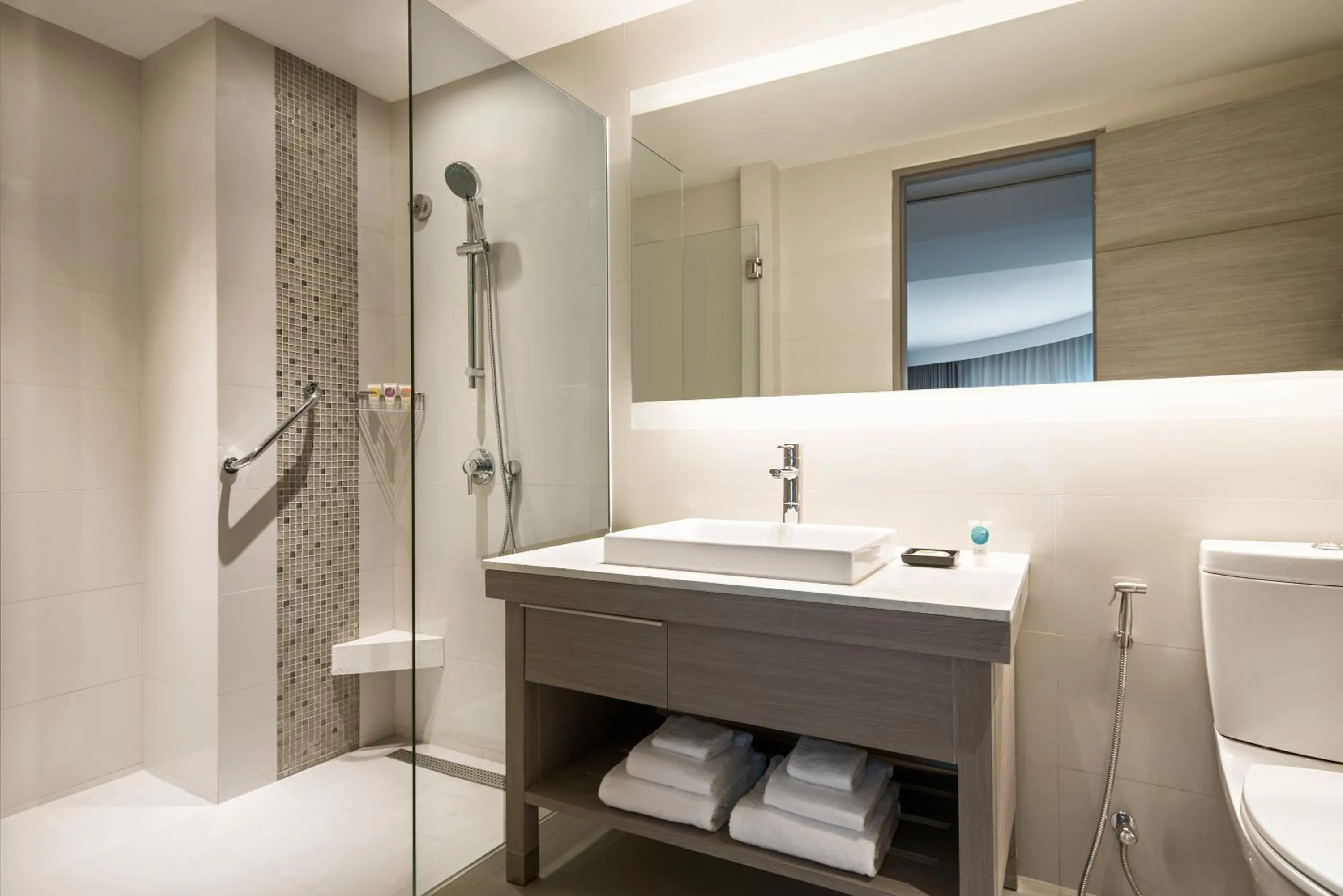 Shower in Hyatt Place Bangkok Sukhumvit 24