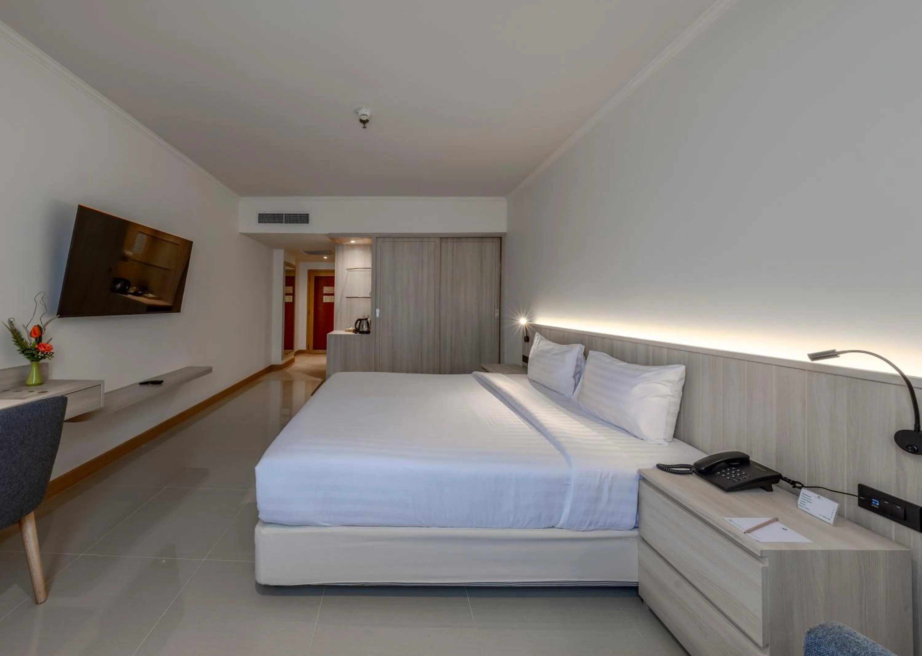 Photo of the whole room, Bed in The Maruay Garden Hotel