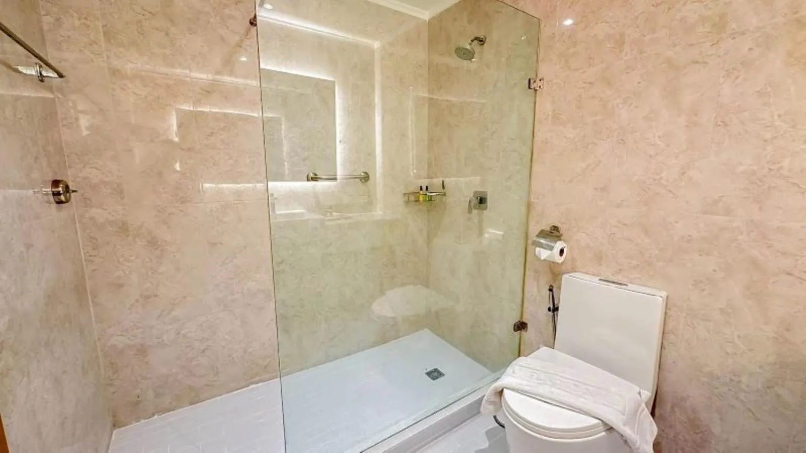 Shower in The Maruay Garden Hotel