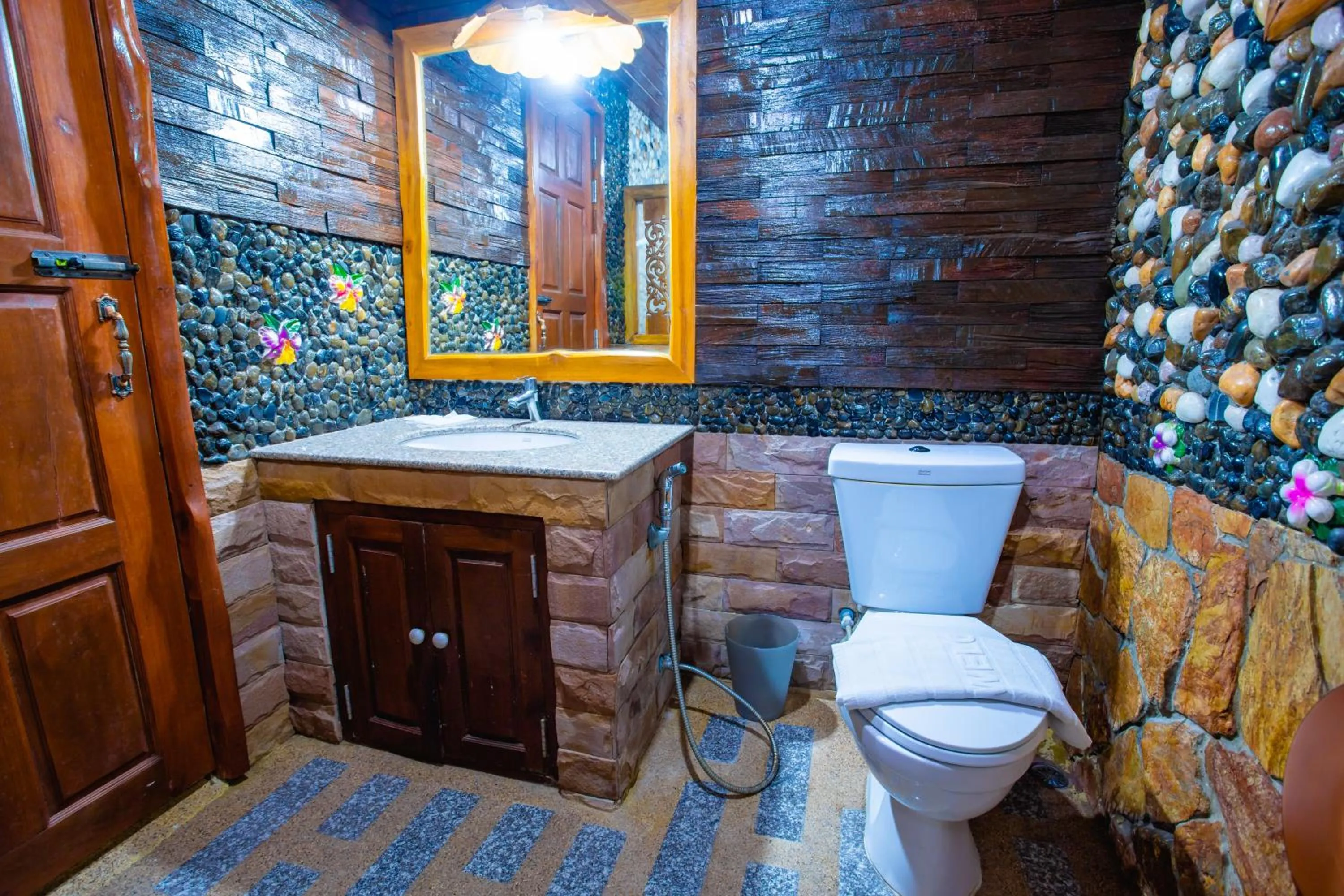 Toilet in Chatsuree Boutique Resort
