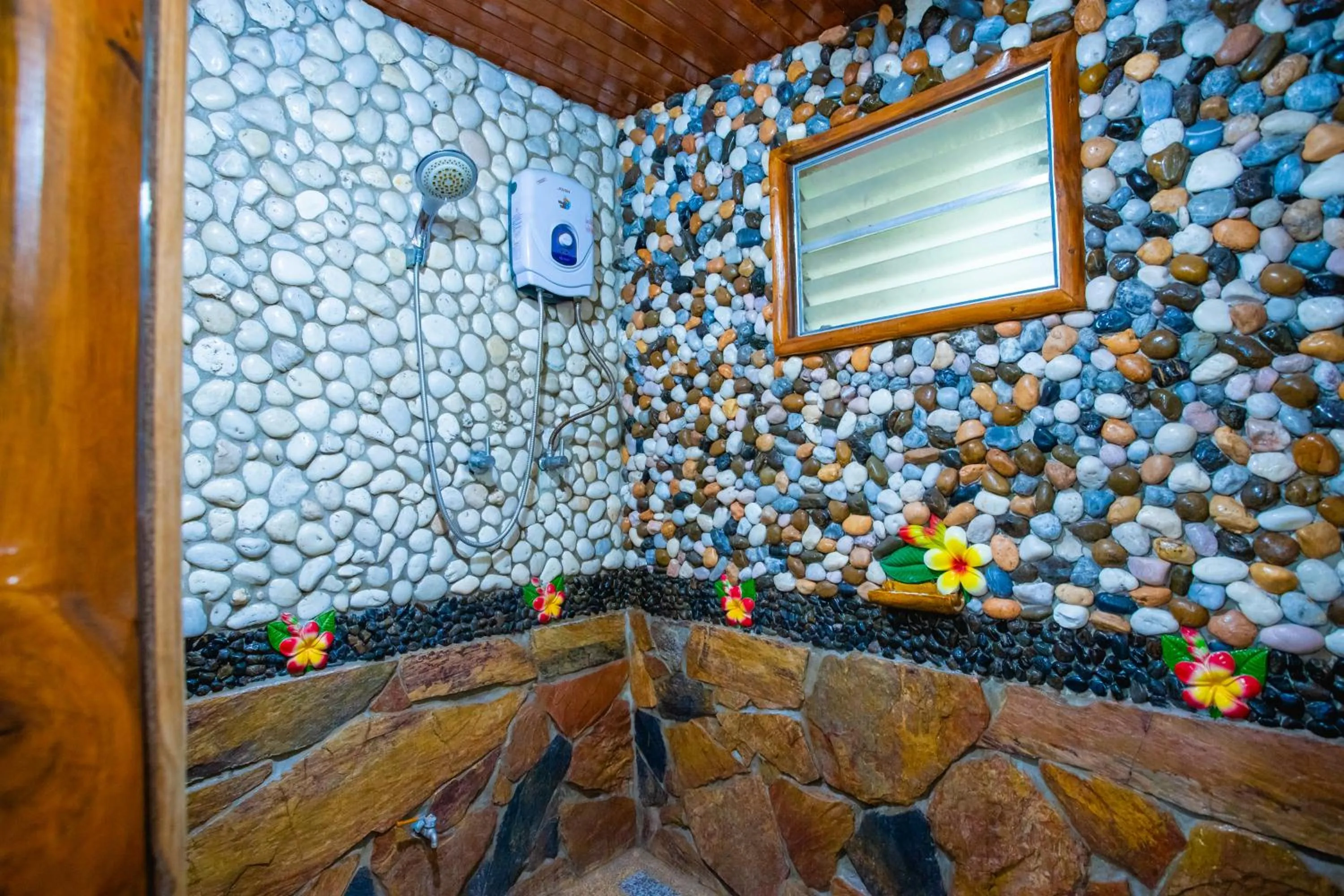 Shower in Chatsuree Boutique Resort
