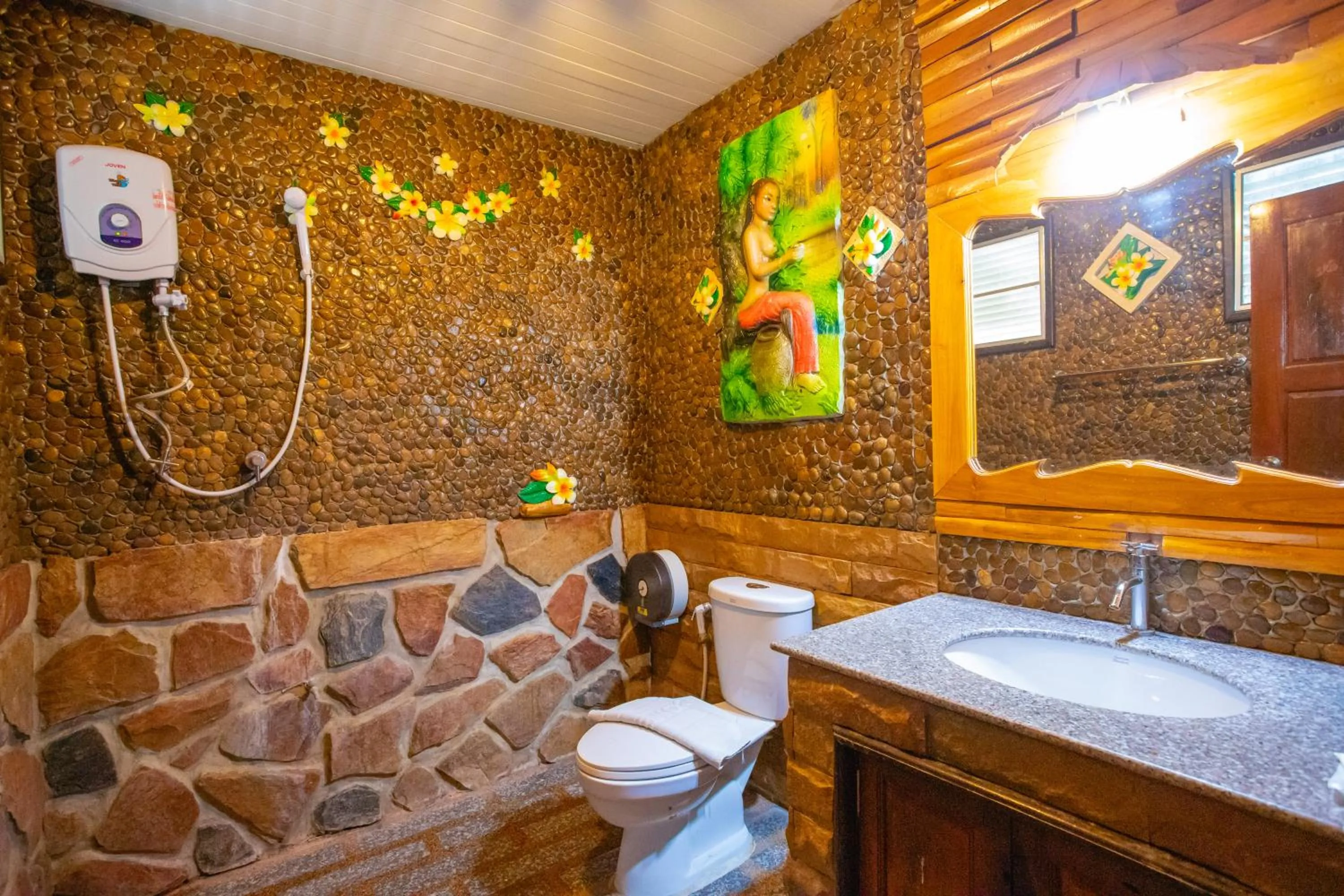 Shower in Chatsuree Boutique Resort