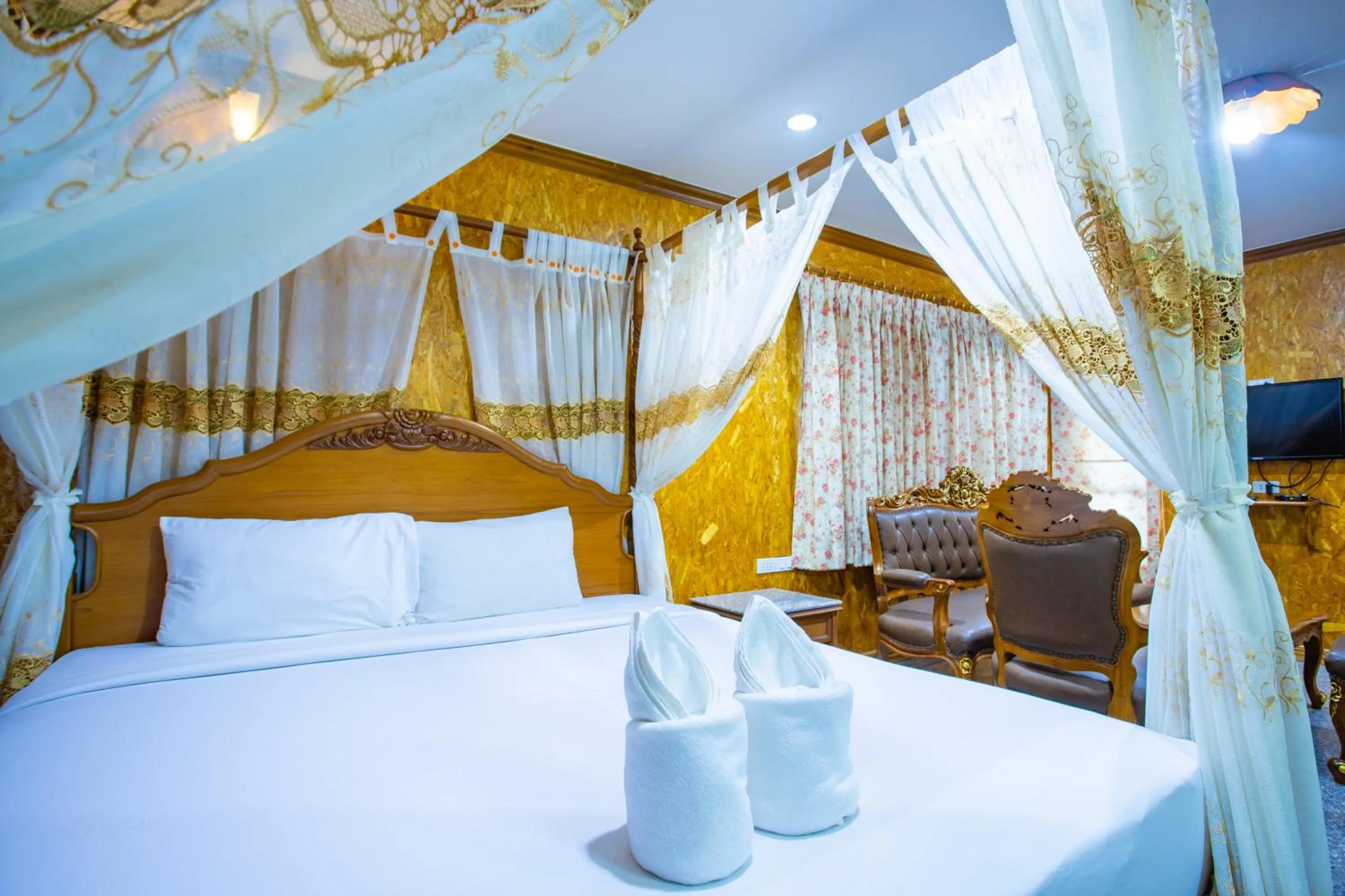 Bed in Chatsuree Boutique Resort