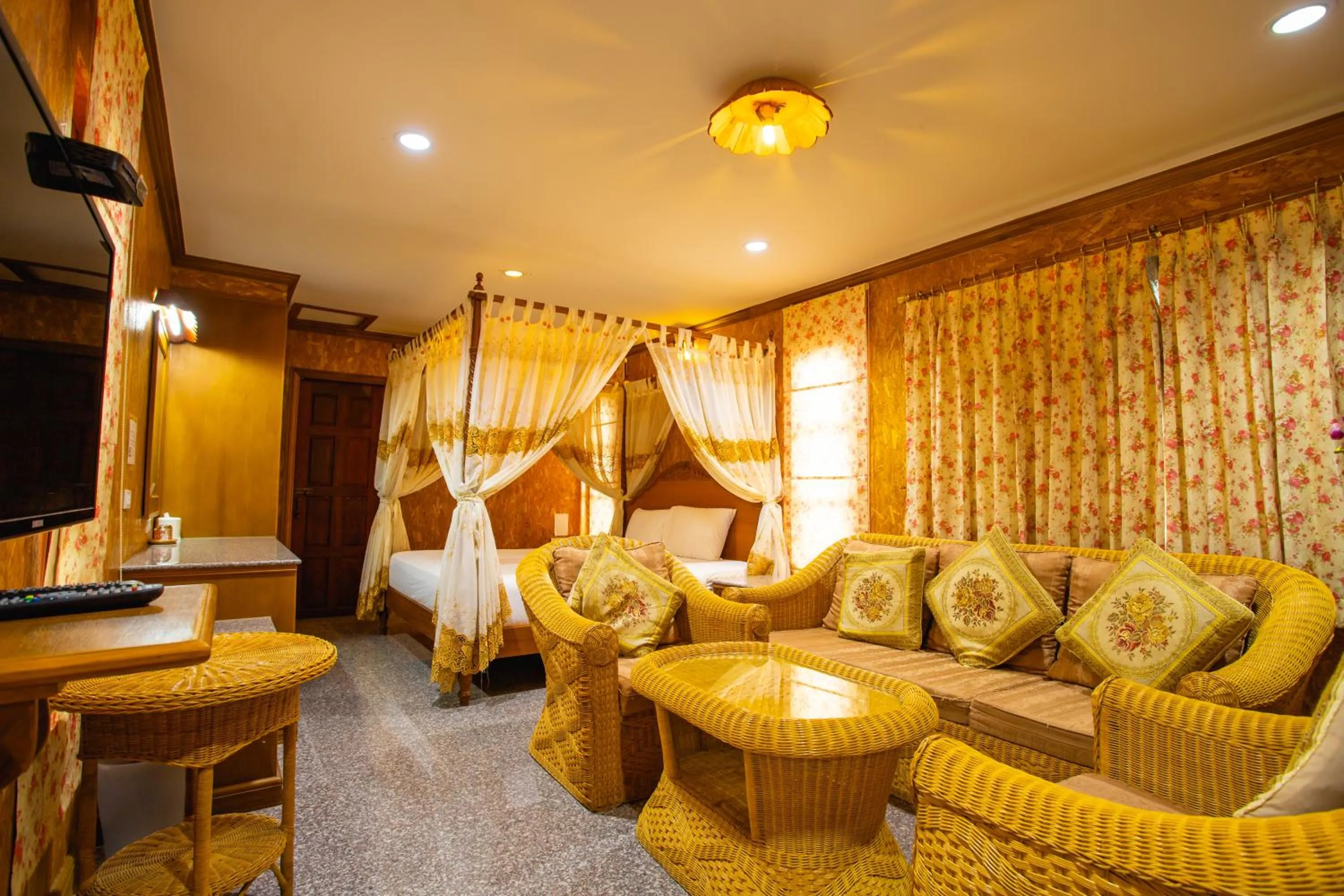 Bed in Chatsuree Boutique Resort