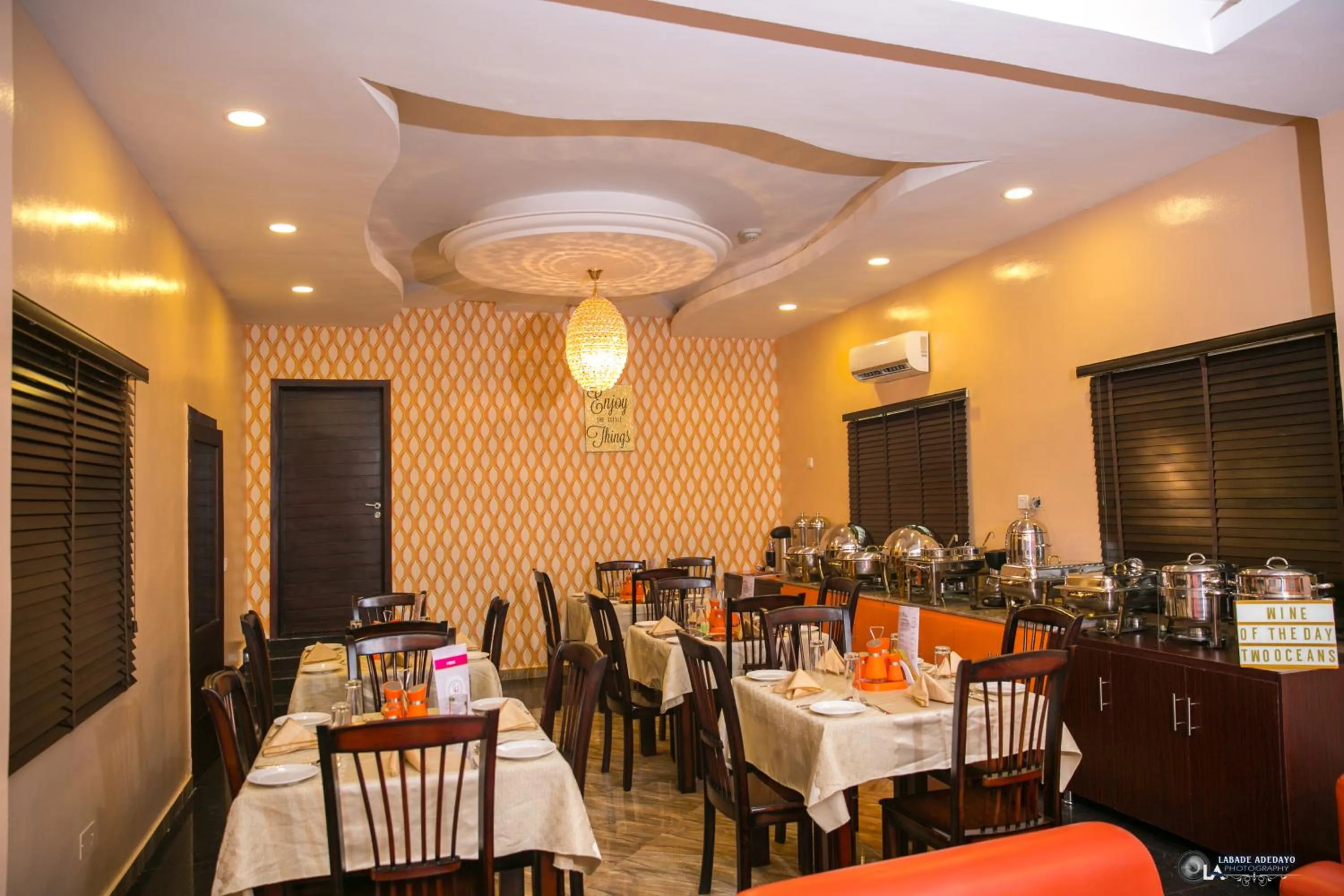 Restaurant/places to eat in Fawzy Hotel