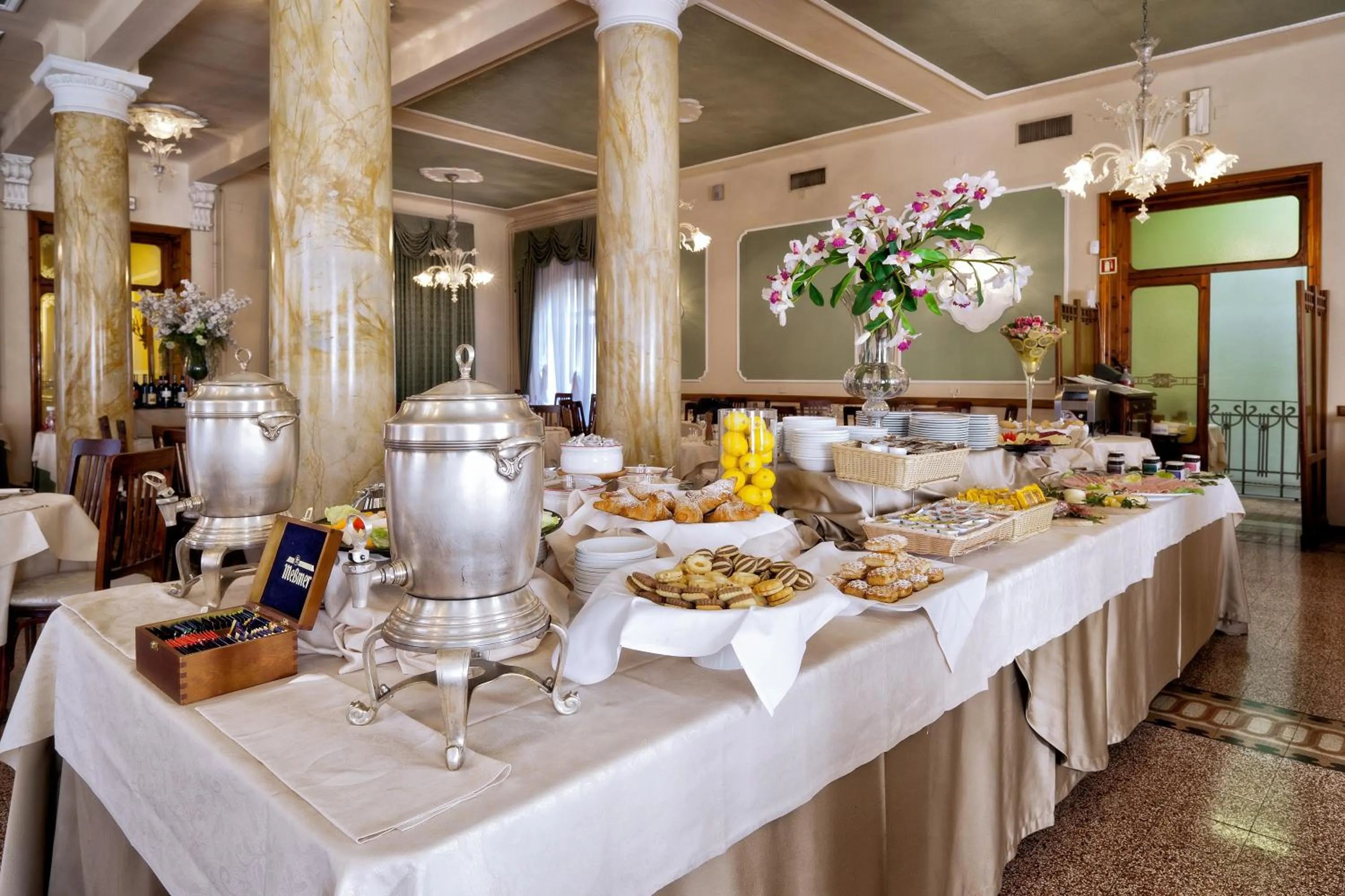 Food and drinks in Hotel Ercolini & Savi