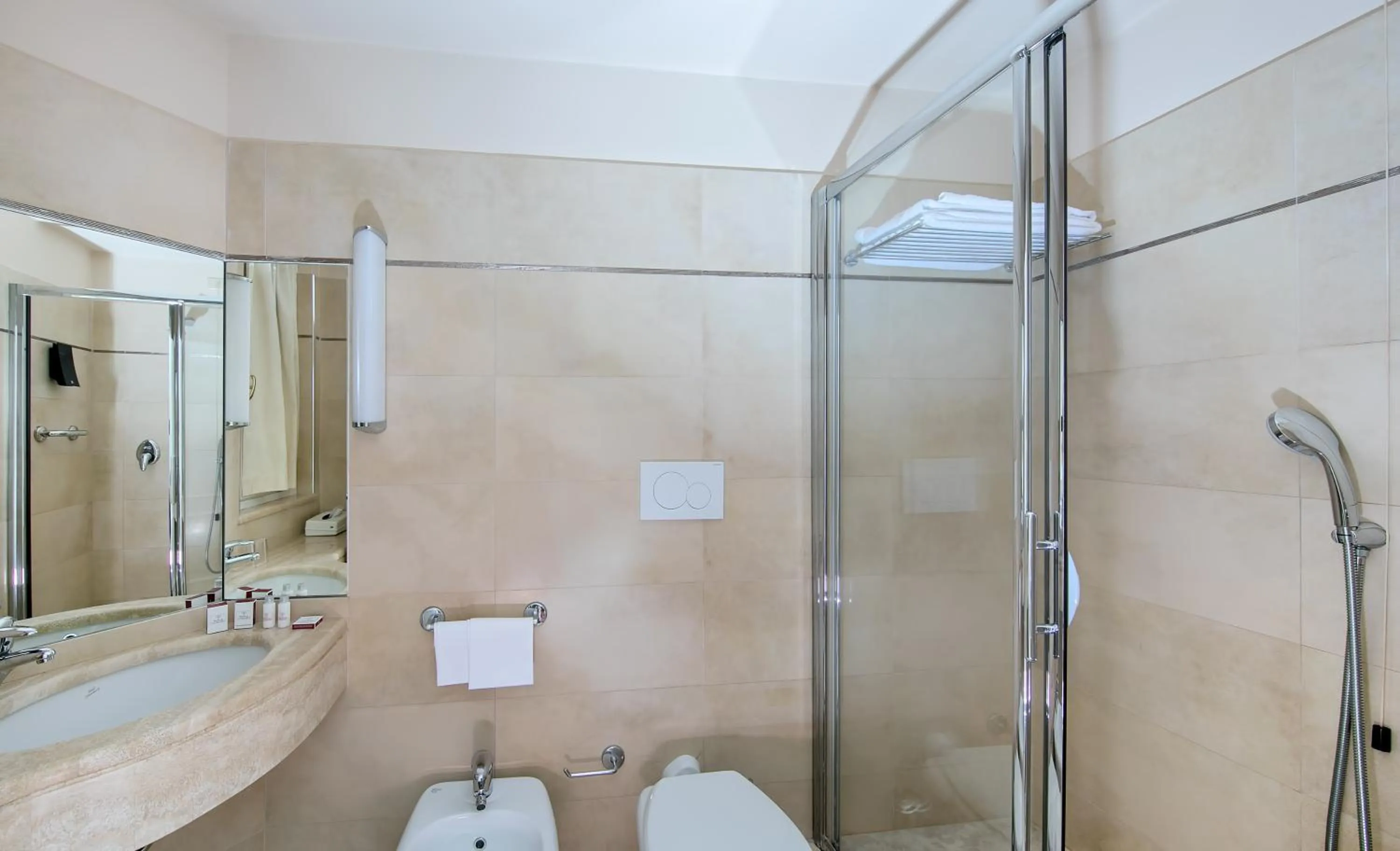 Shower in Hotel Ercolini & Savi