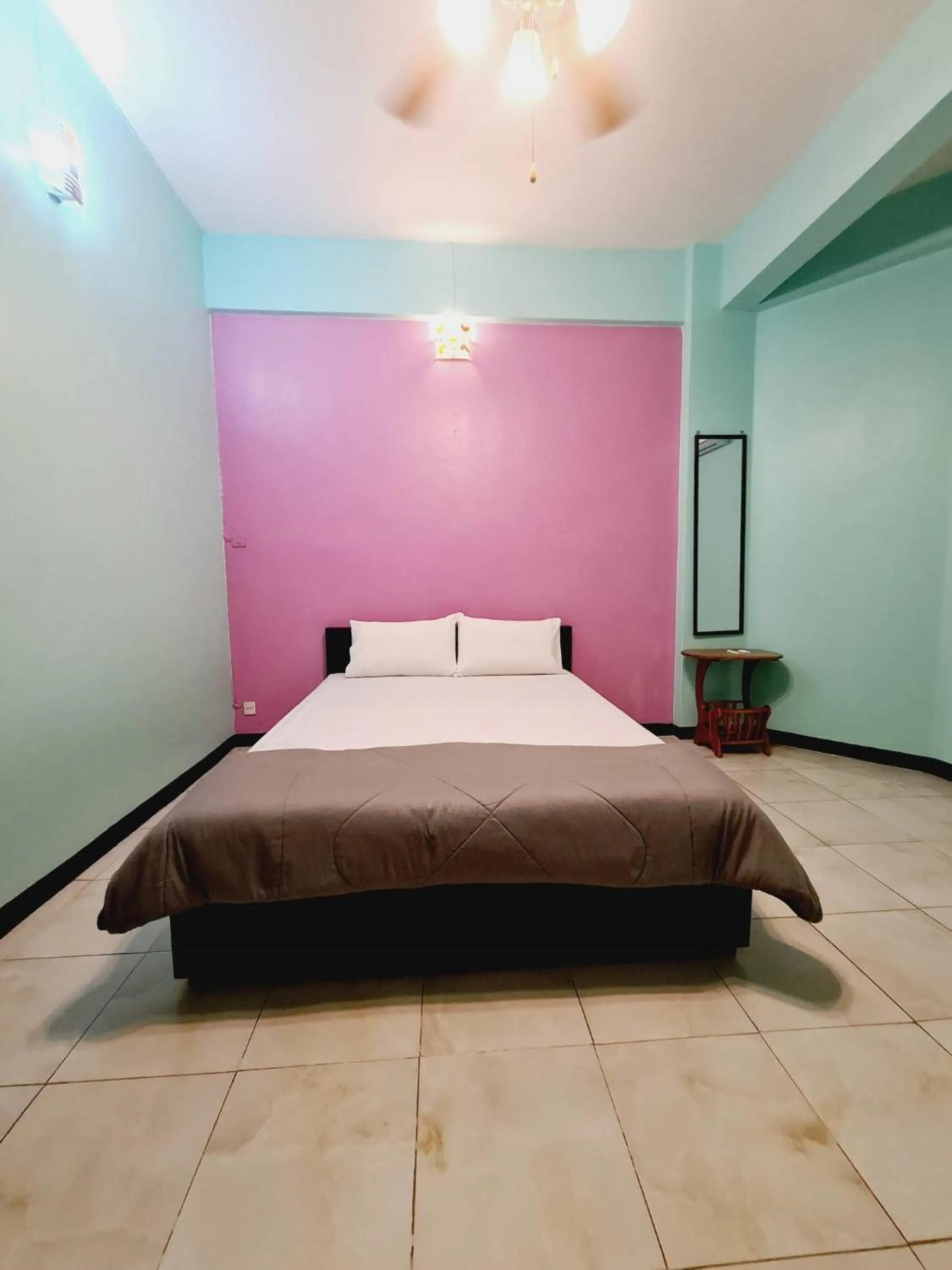 Bed in Royal Land Mae Klong Hotel