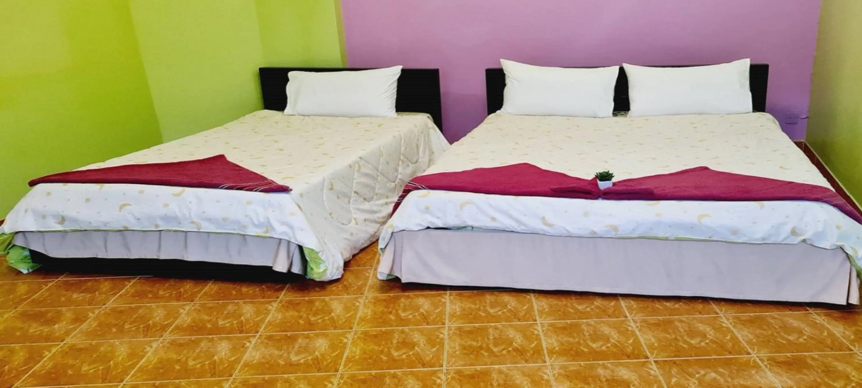 Bed in Royal Land Mae Klong Hotel