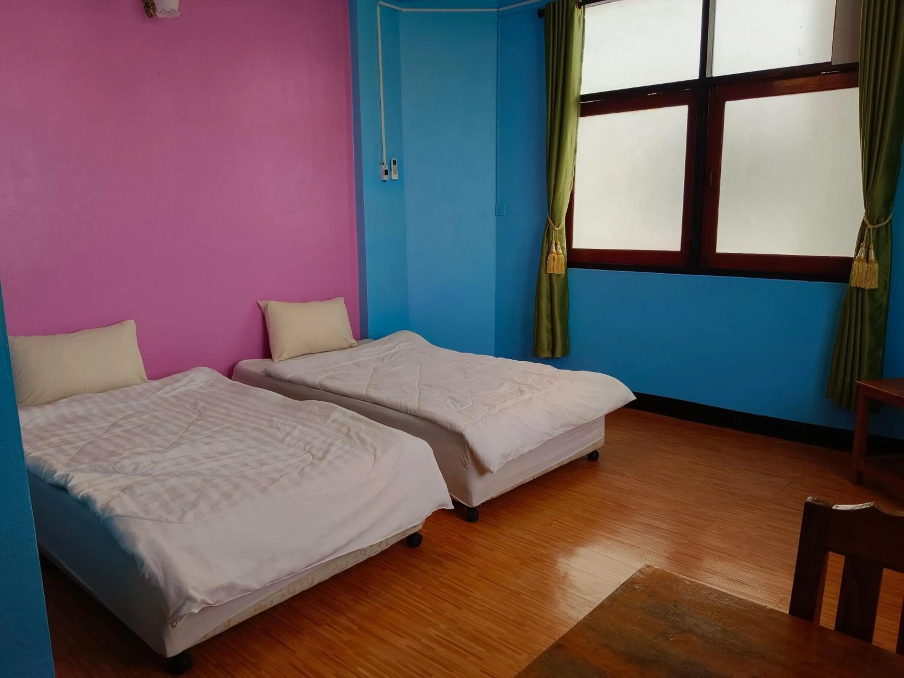 Bed in Royal Land Mae Klong Hotel