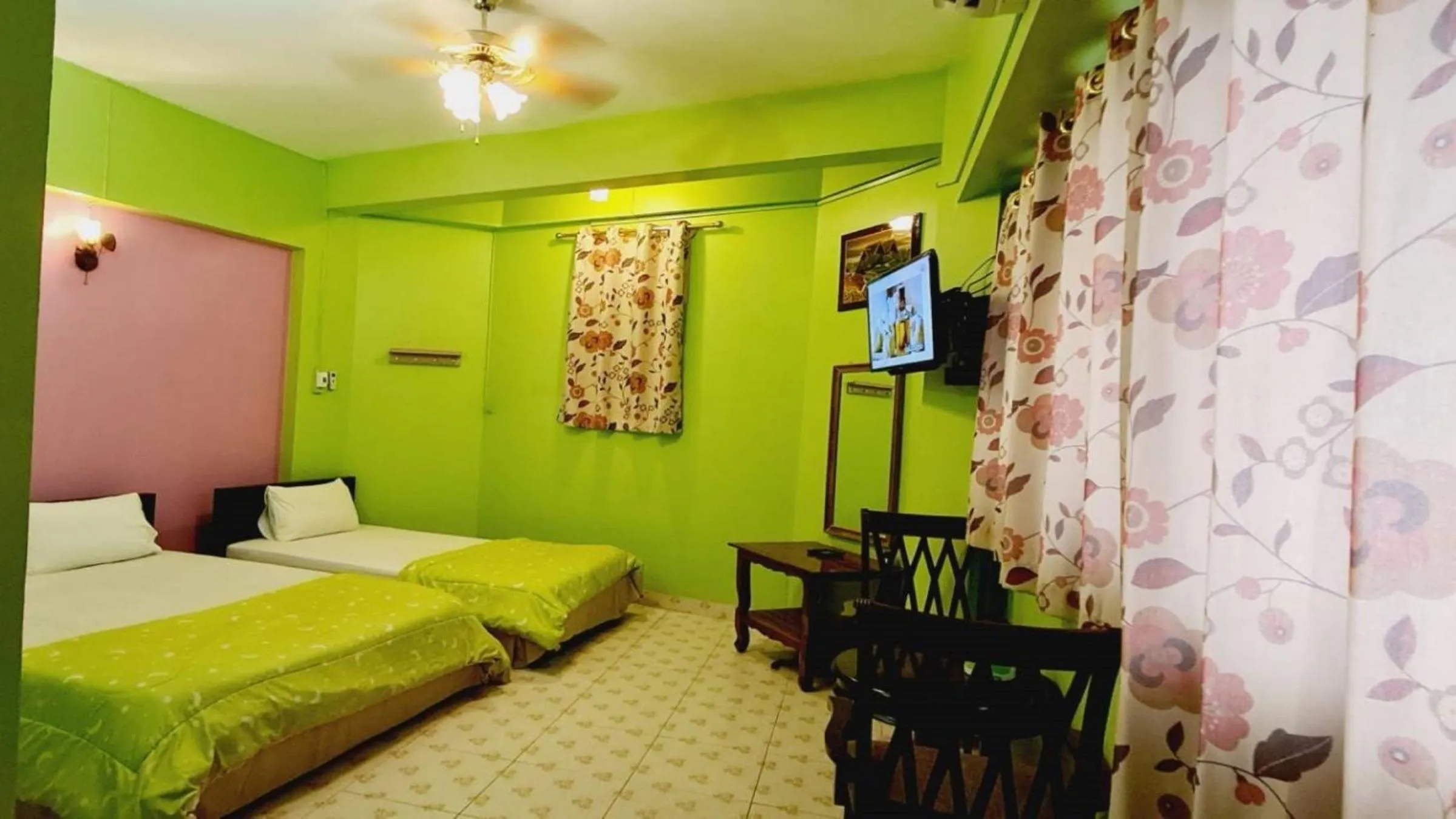 Bed in Royal Land Mae Klong Hotel