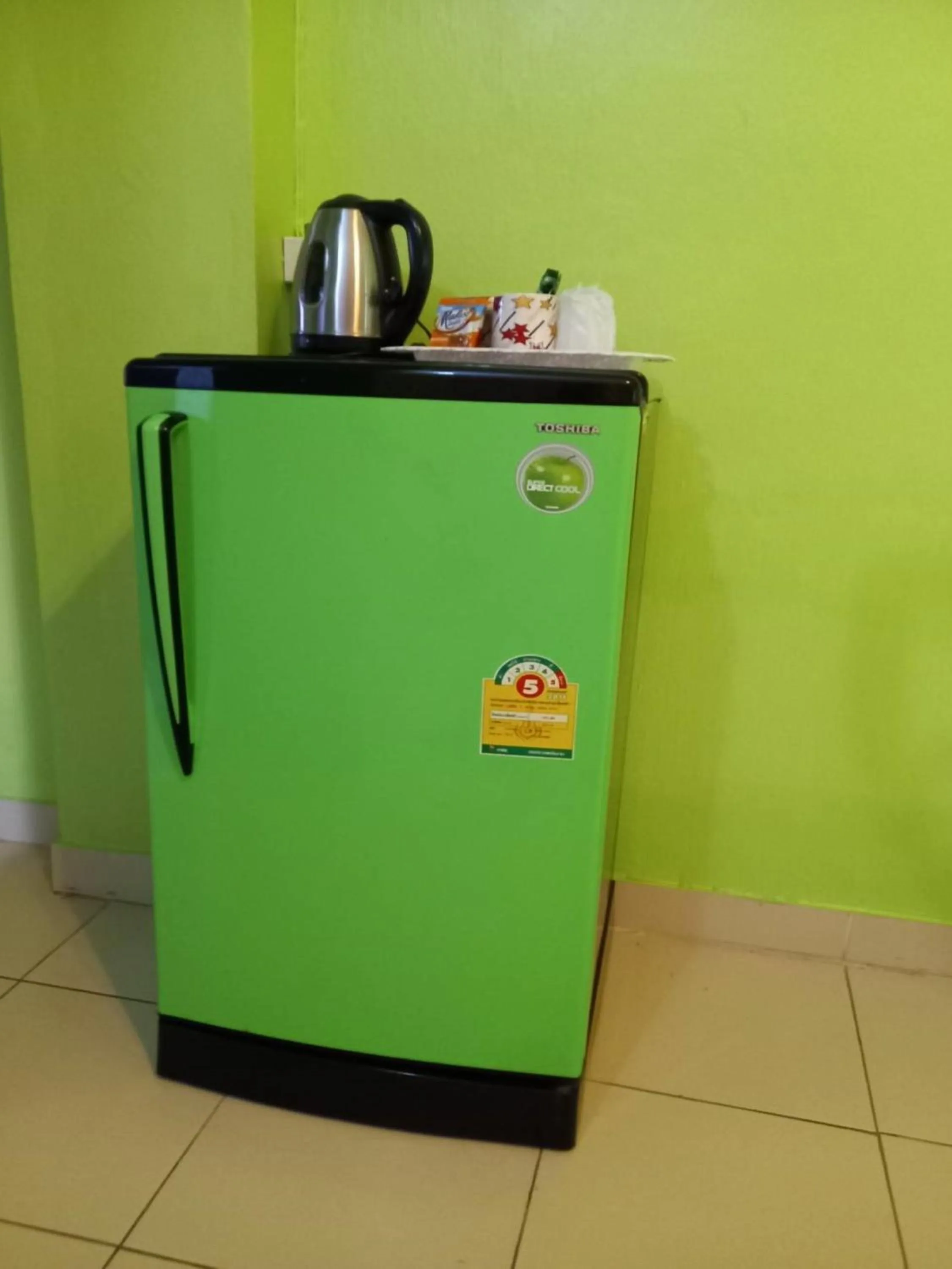 Kitchen or kitchenette in Royal Land Mae Klong Hotel